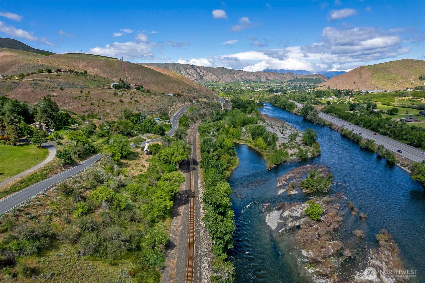 2080 Sleepy Hollow Road , Wenatchee, WA 98801