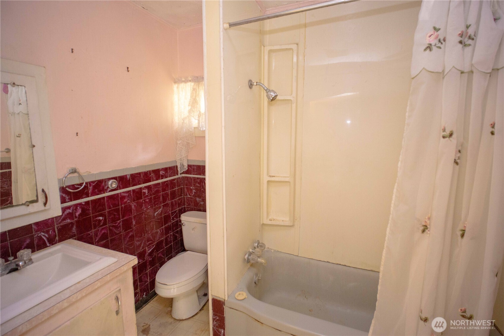 1122 W Spruce Street , Port Angeles, WA 98362