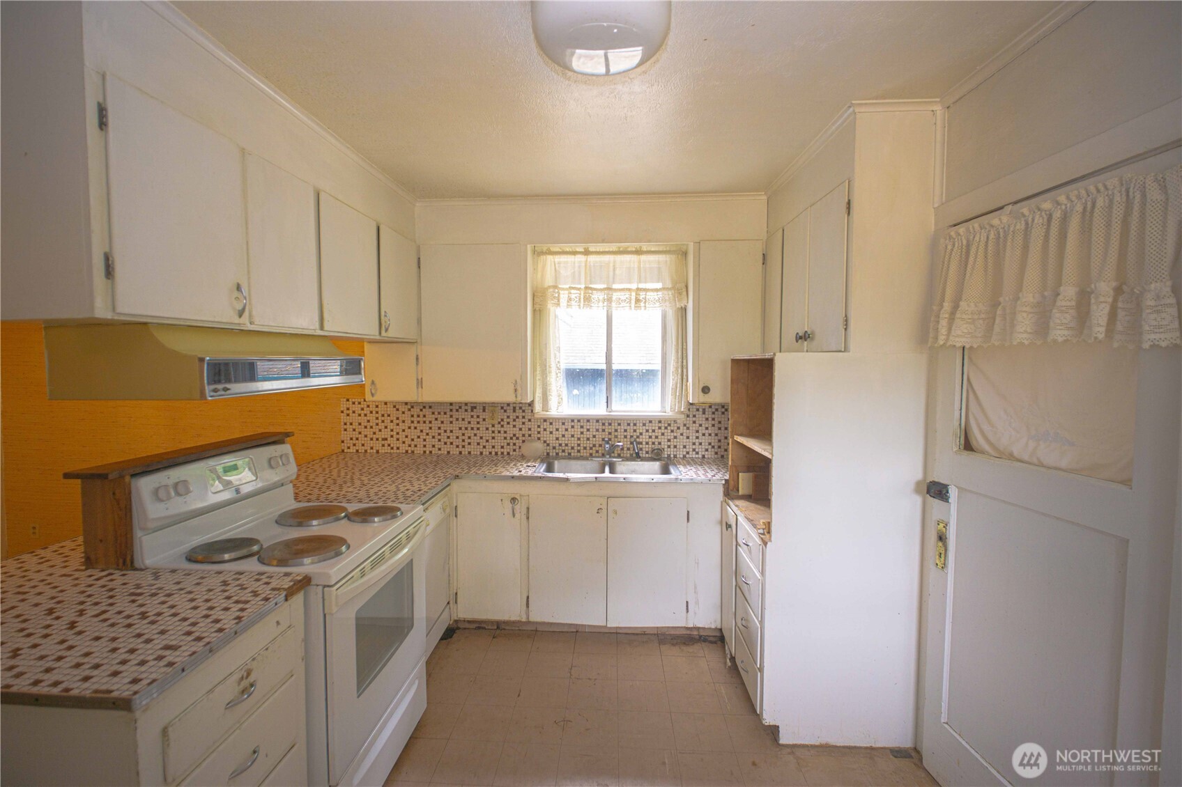 1122 W Spruce Street , Port Angeles, WA 98362