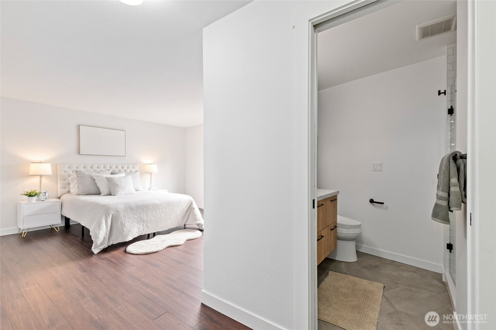 7850 Green Lake Drive N #101, Seattle, WA 98103