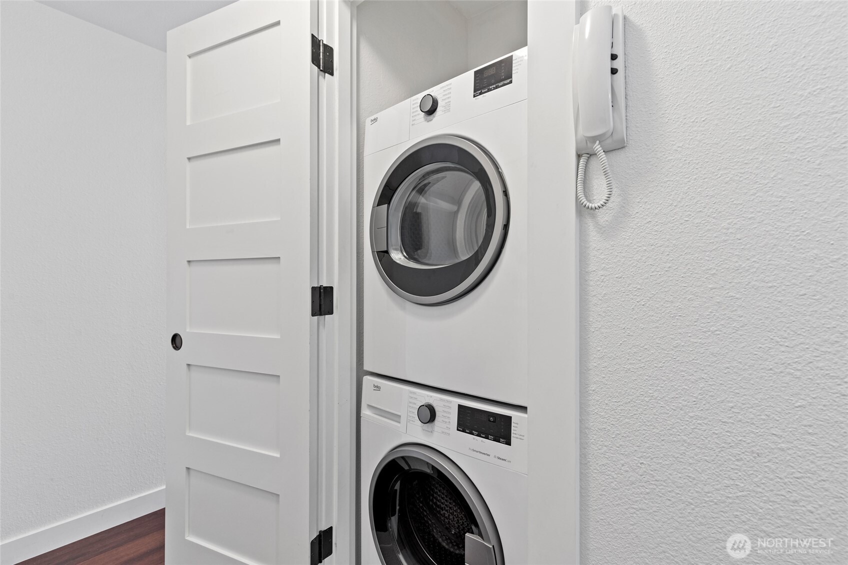 7850 Green Lake Drive N #101, Seattle, WA 98103