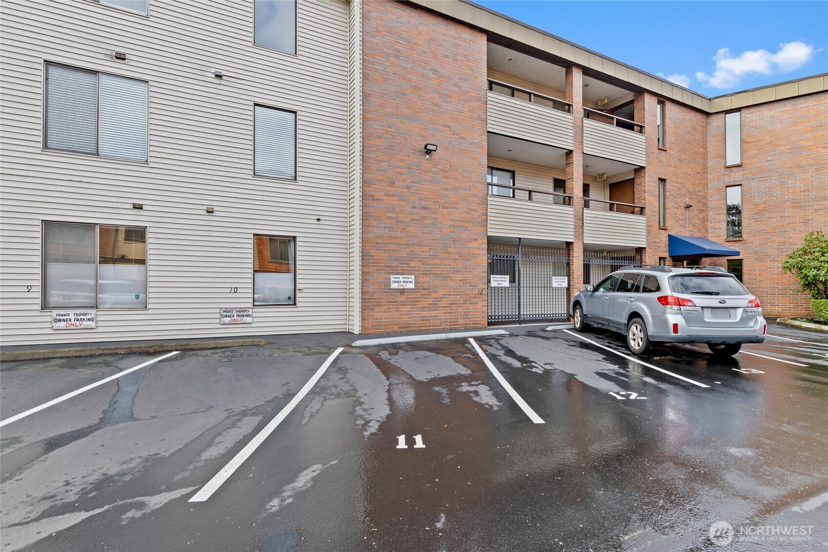 7850 Green Lake Drive N #101, Seattle, WA 98103