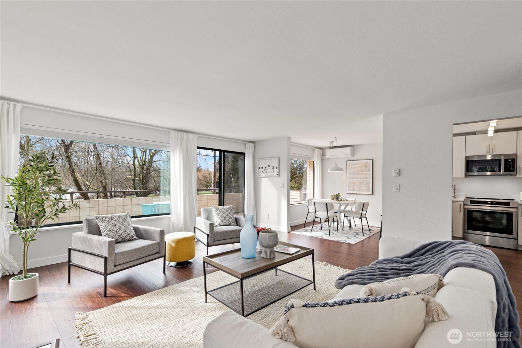 7850 Green Lake Drive N #101, Seattle, WA 98103