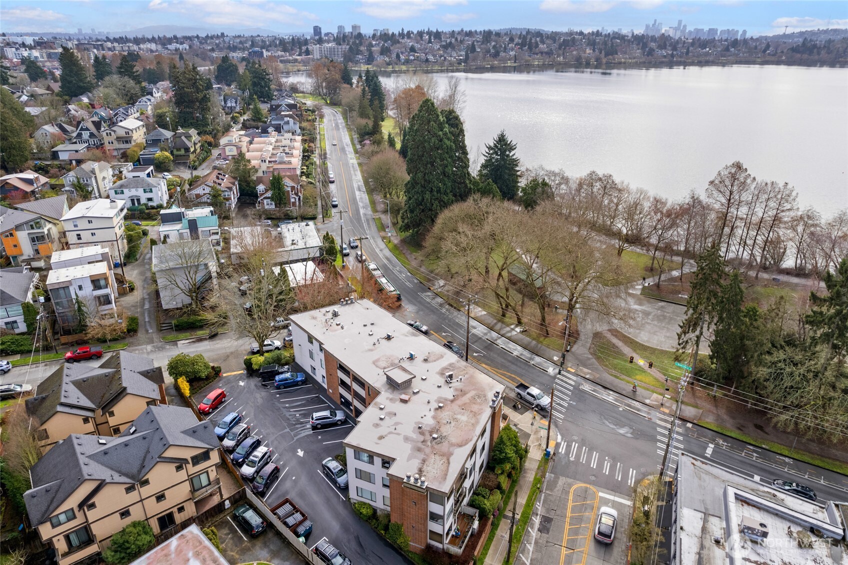 7850 Green Lake Drive N #101, Seattle, WA 98103