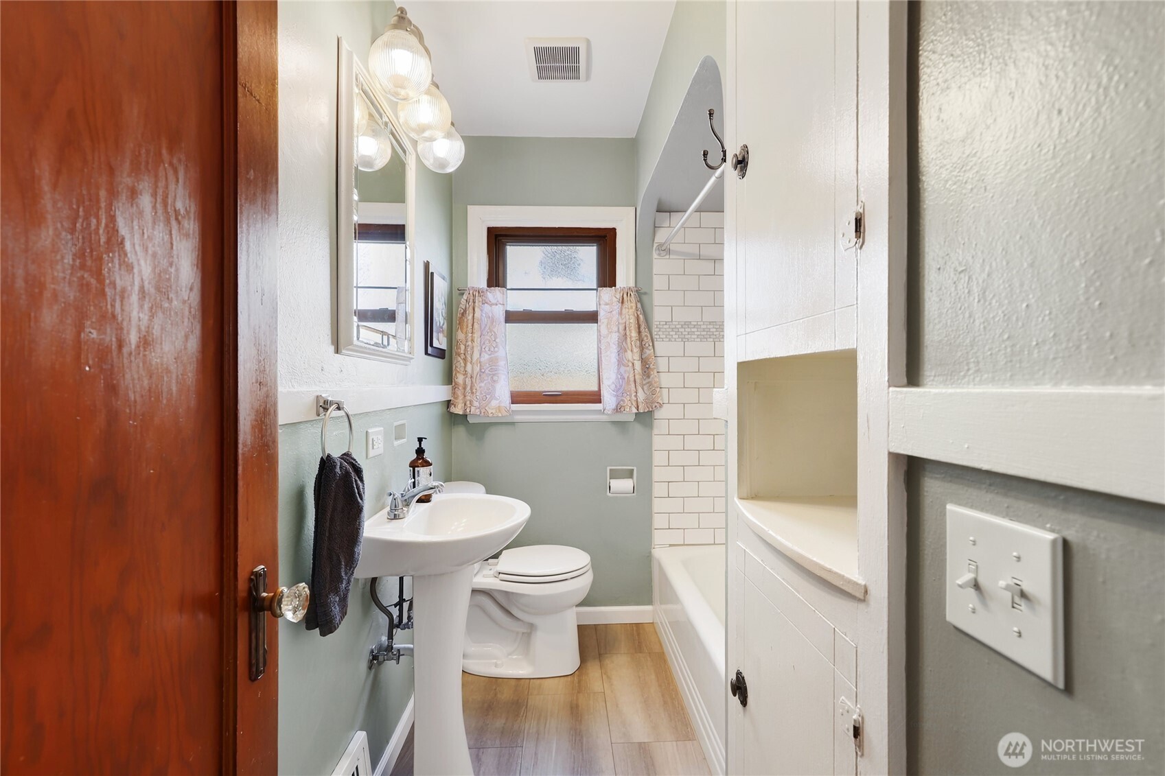 1121 Chester Avenue , Bremerton, WA 98337-1368