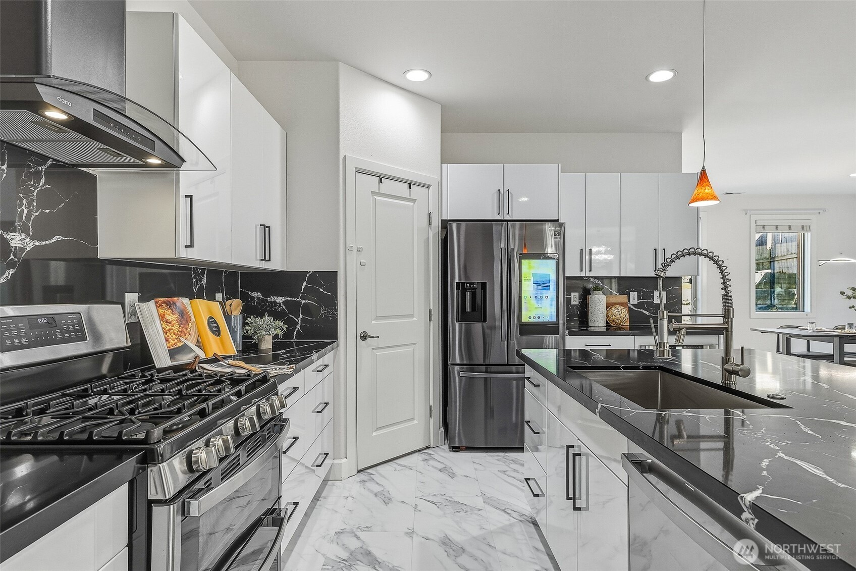 20042 94th Avenue NE, Bothell, WA 98011