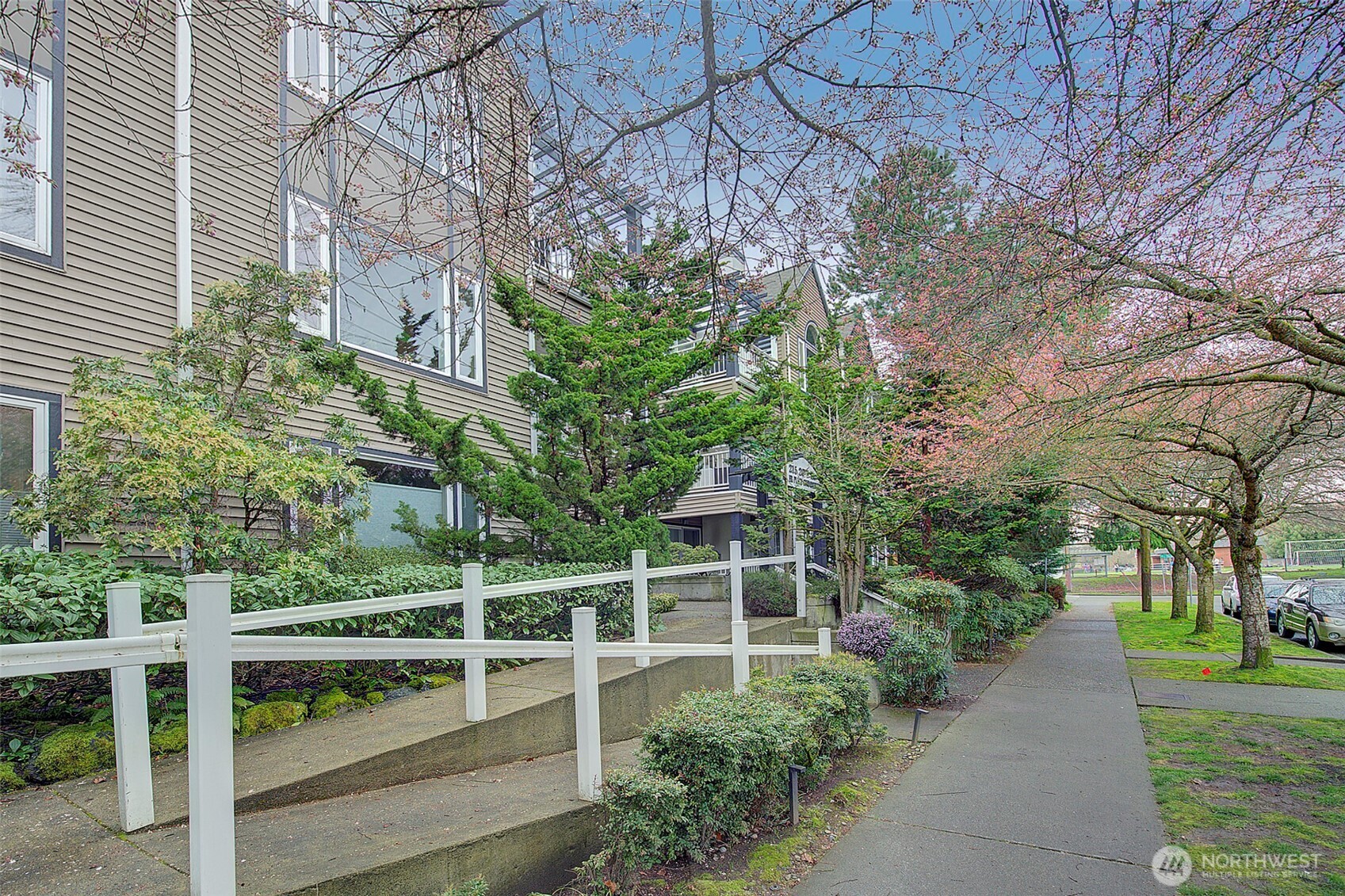 215 20th Avenue E #307, Seattle, WA 98112