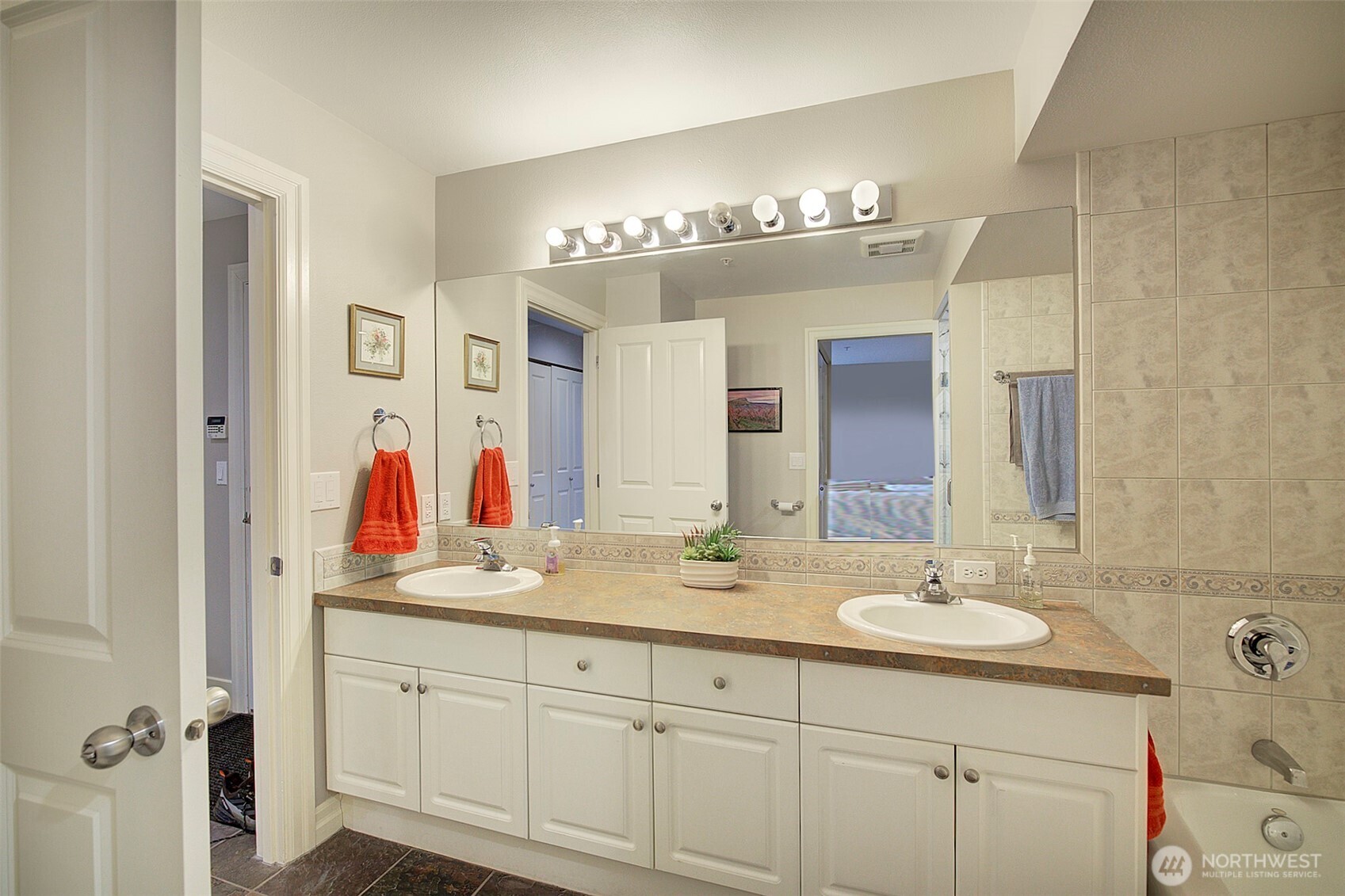 215 20th Avenue E #307, Seattle, WA 98112