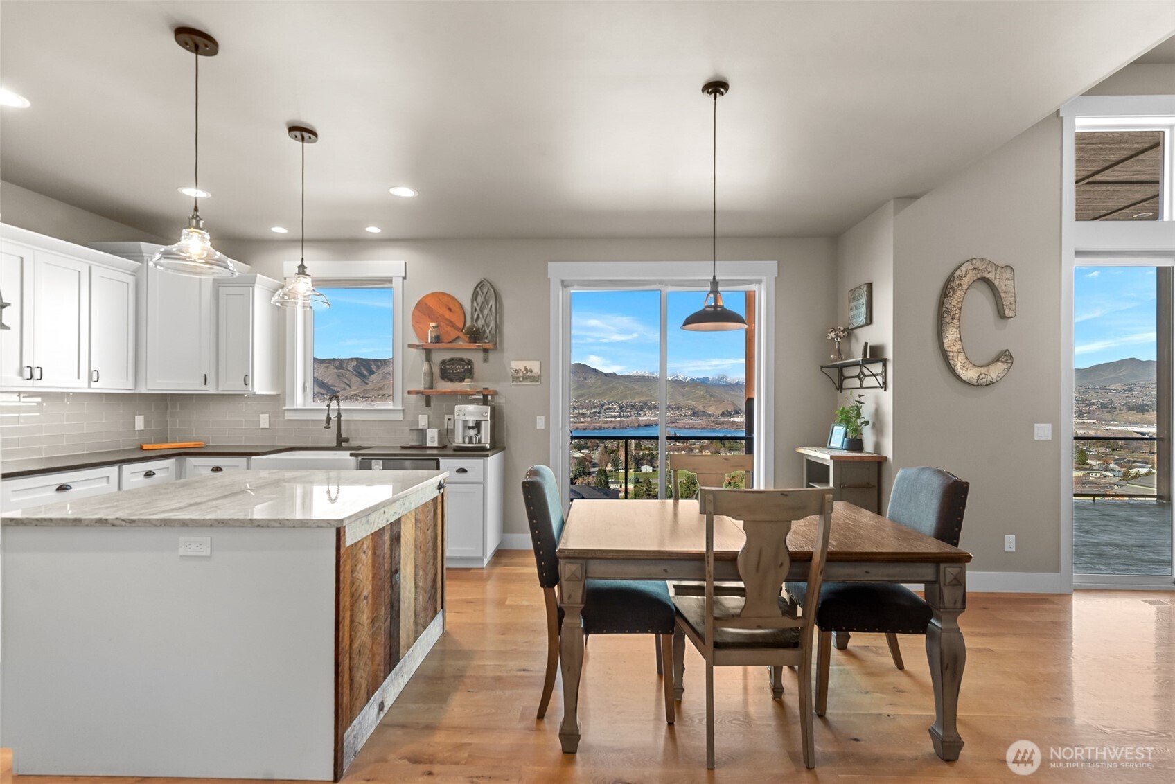 2910 N Baker Avenue , East Wenatchee, WA 98802