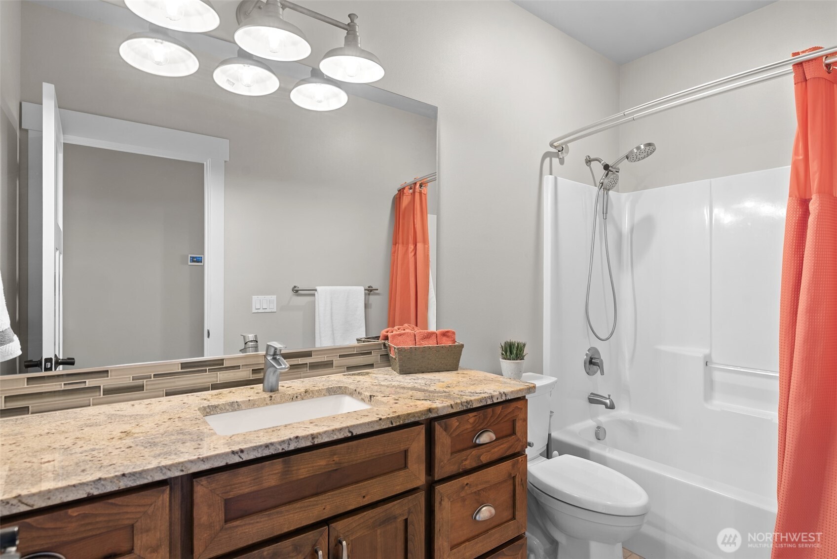 2910 N Baker Avenue , East Wenatchee, WA 98802