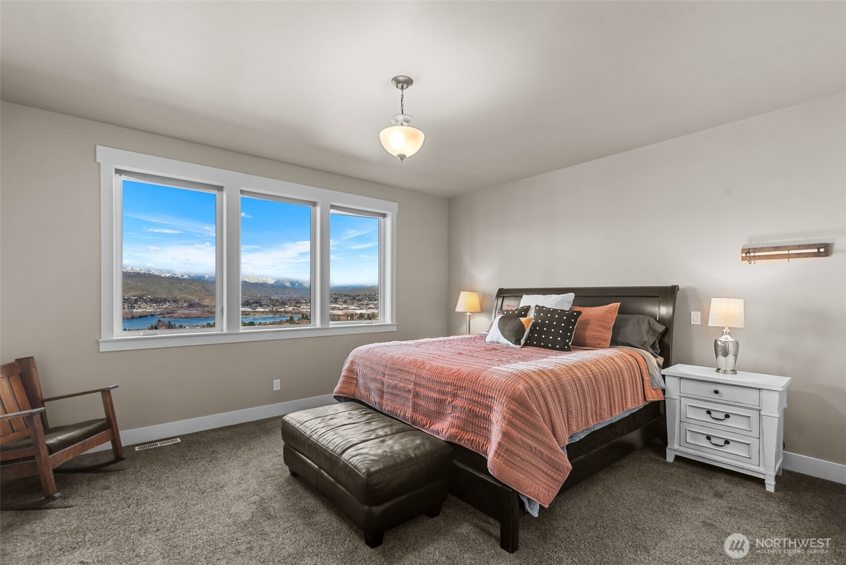 2910 N Baker Avenue , East Wenatchee, WA 98802