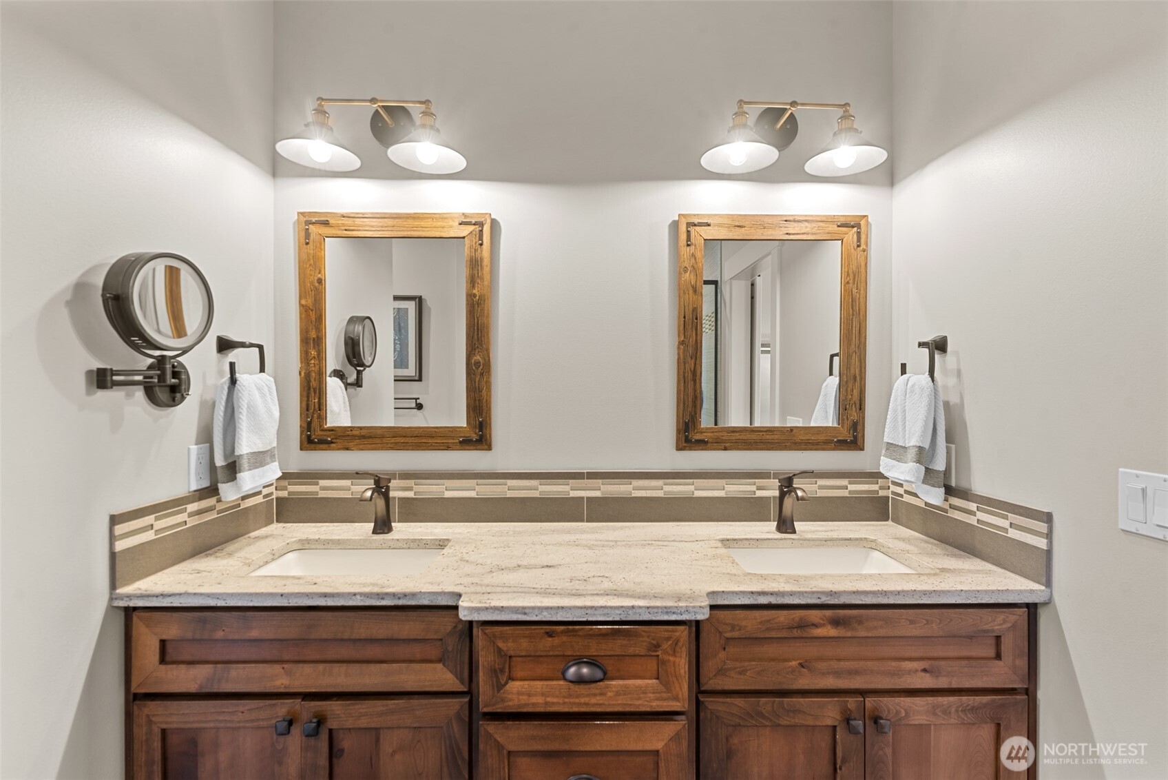 2910 N Baker Avenue , East Wenatchee, WA 98802