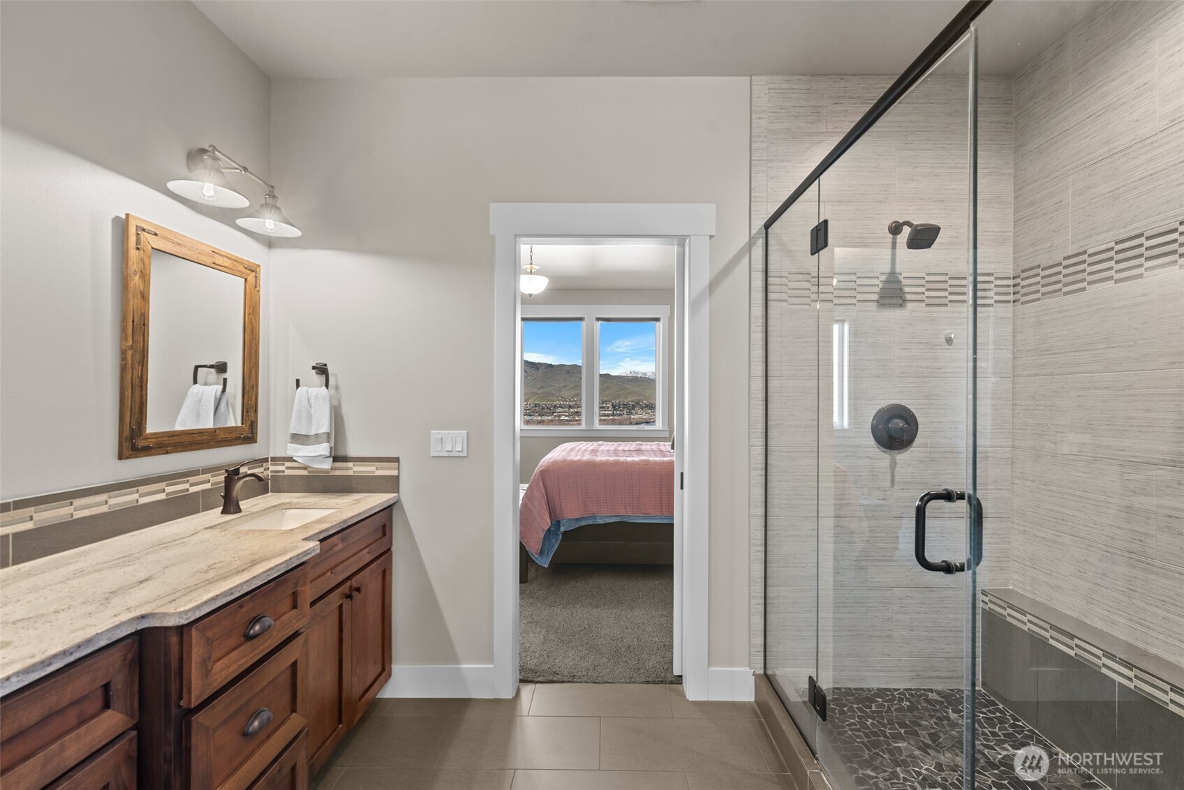 2910 N Baker Avenue , East Wenatchee, WA 98802