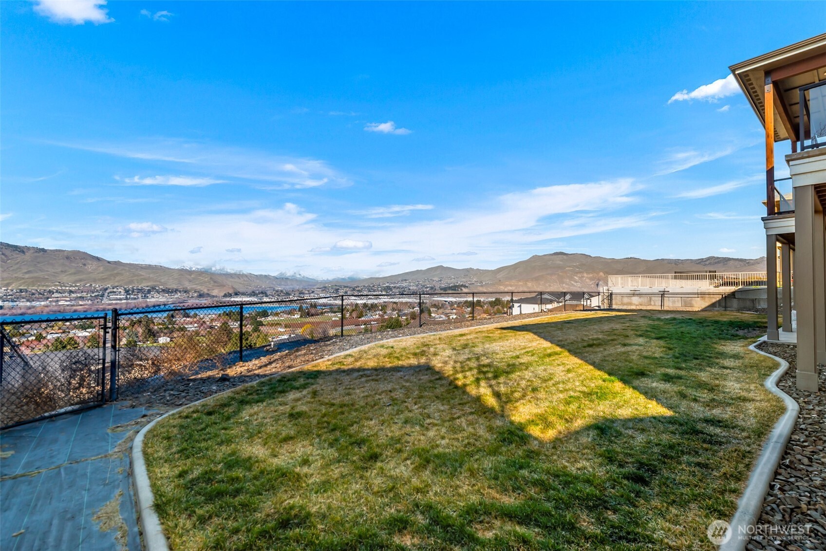 2910 N Baker Avenue , East Wenatchee, WA 98802