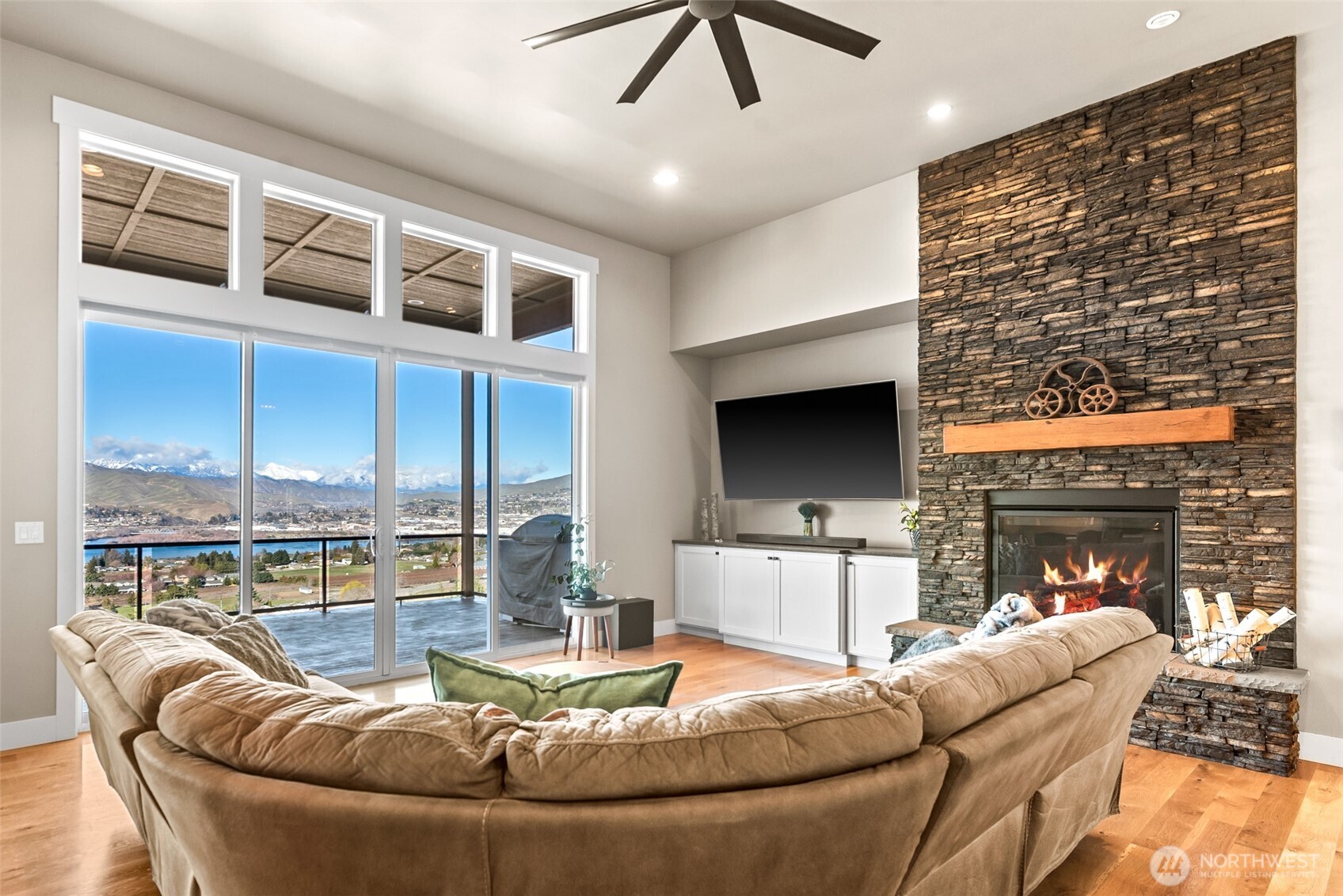 2910 N Baker Avenue , East Wenatchee, WA 98802