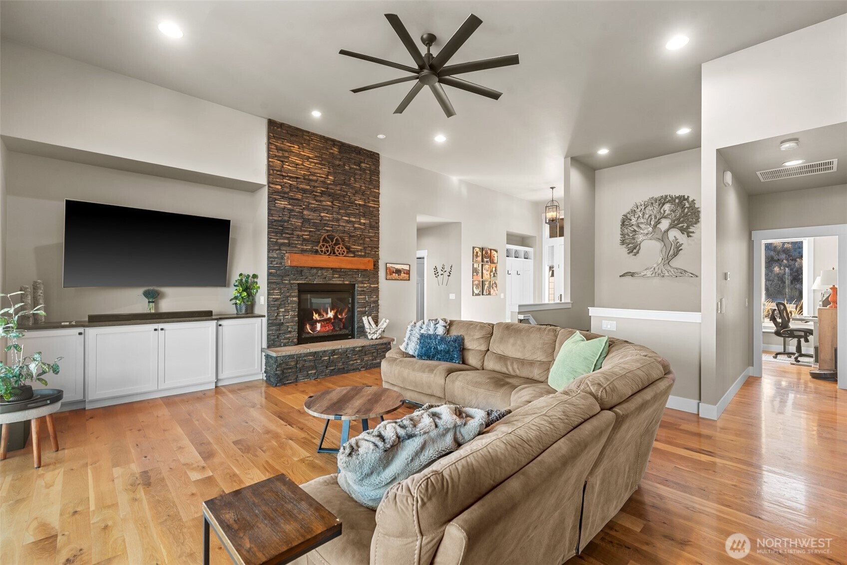 2910 N Baker Avenue , East Wenatchee, WA 98802