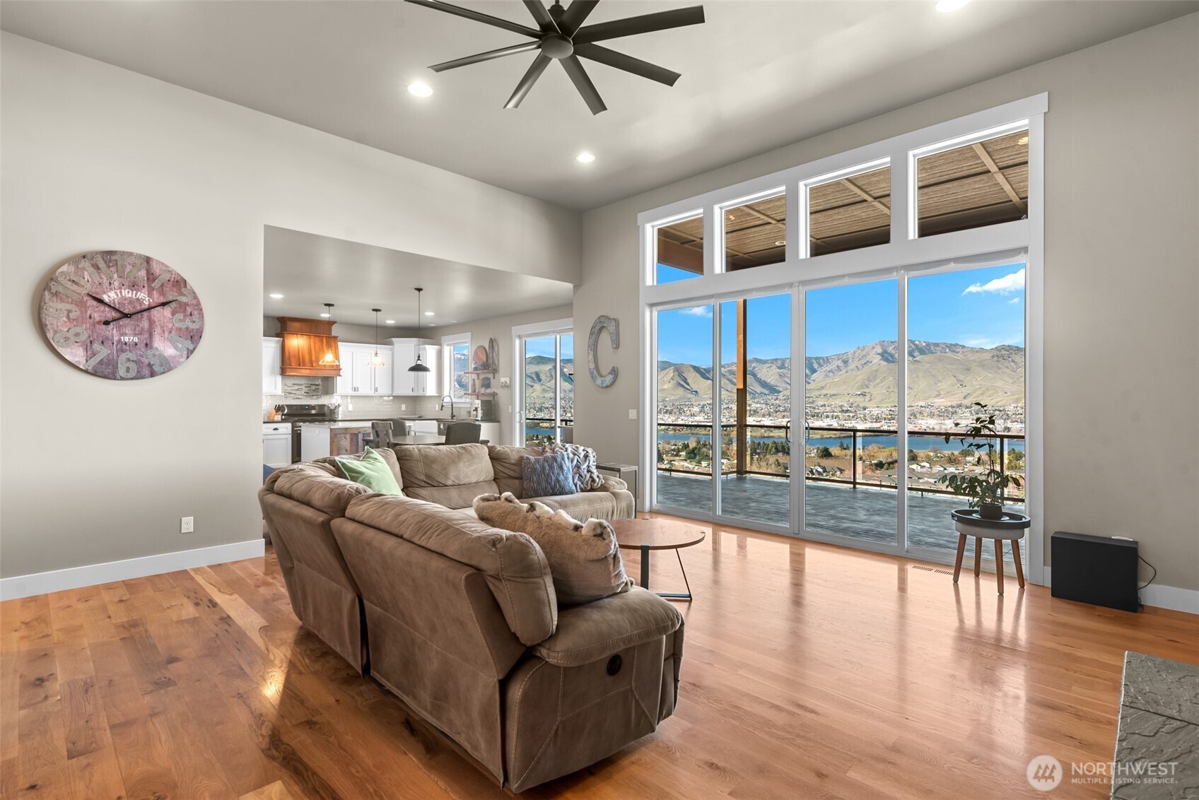 2910 N Baker Avenue , East Wenatchee, WA 98802