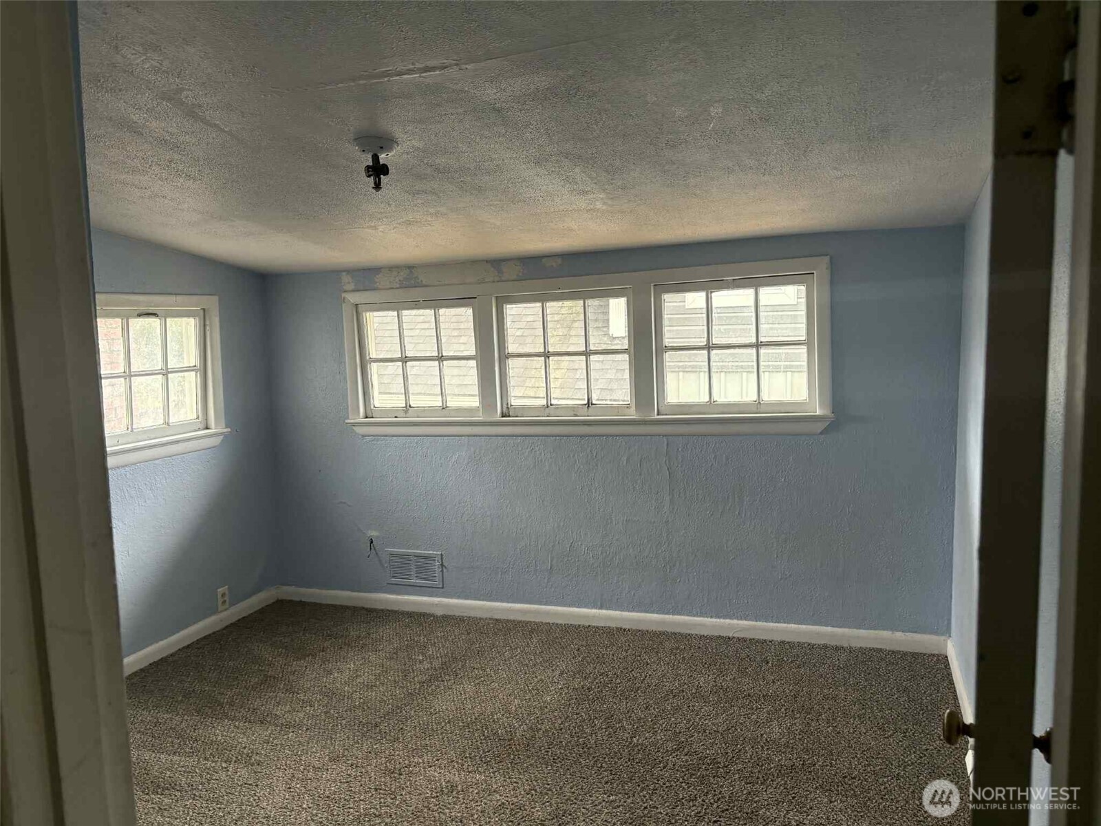 4834 S Park Avenue , Tacoma, WA 98408