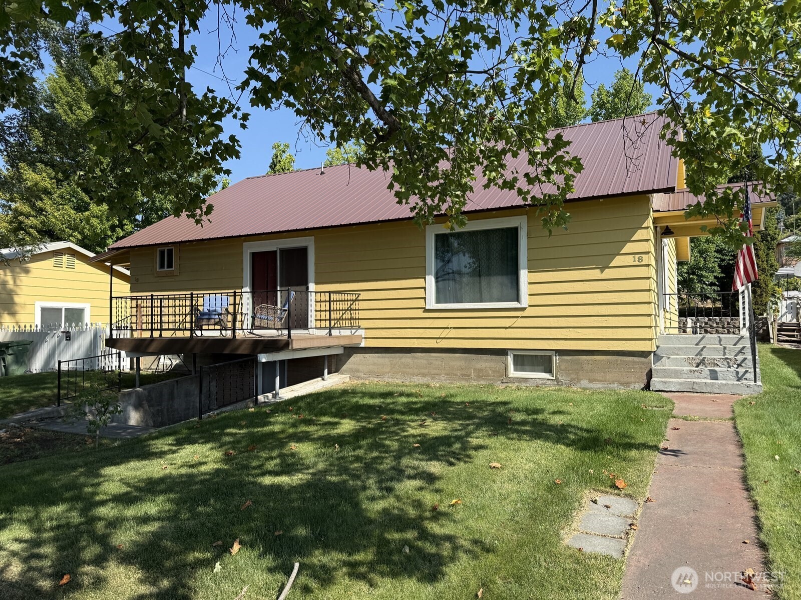 18 Cherry Avenue W, Omak, WA 98841-9707