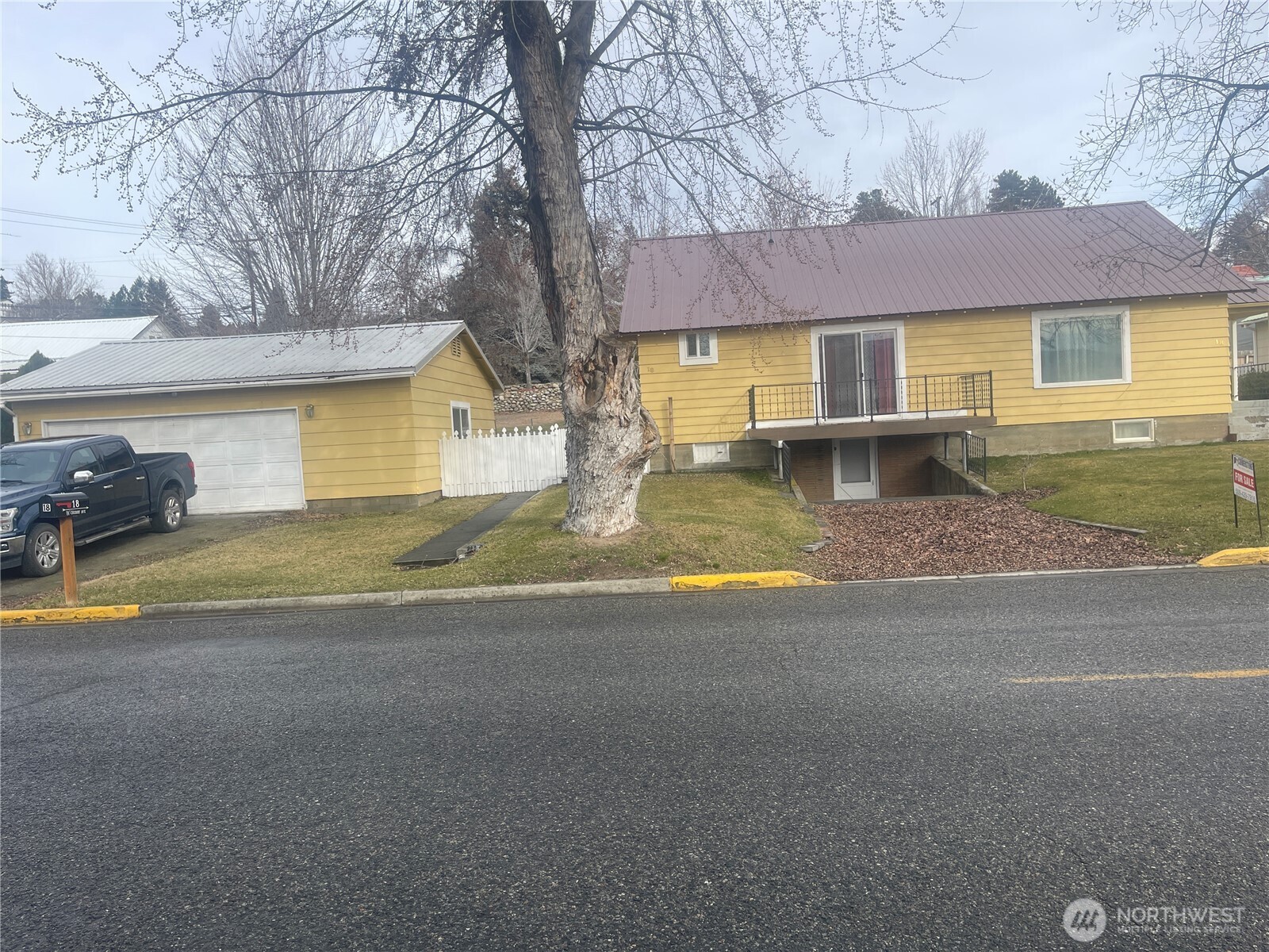 18 Cherry Avenue W, Omak, WA 98841-9707