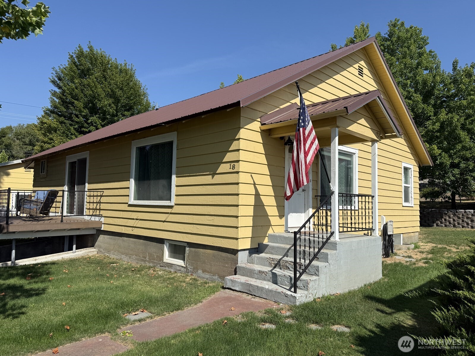 18 Cherry Avenue W, Omak, WA 98841-9707