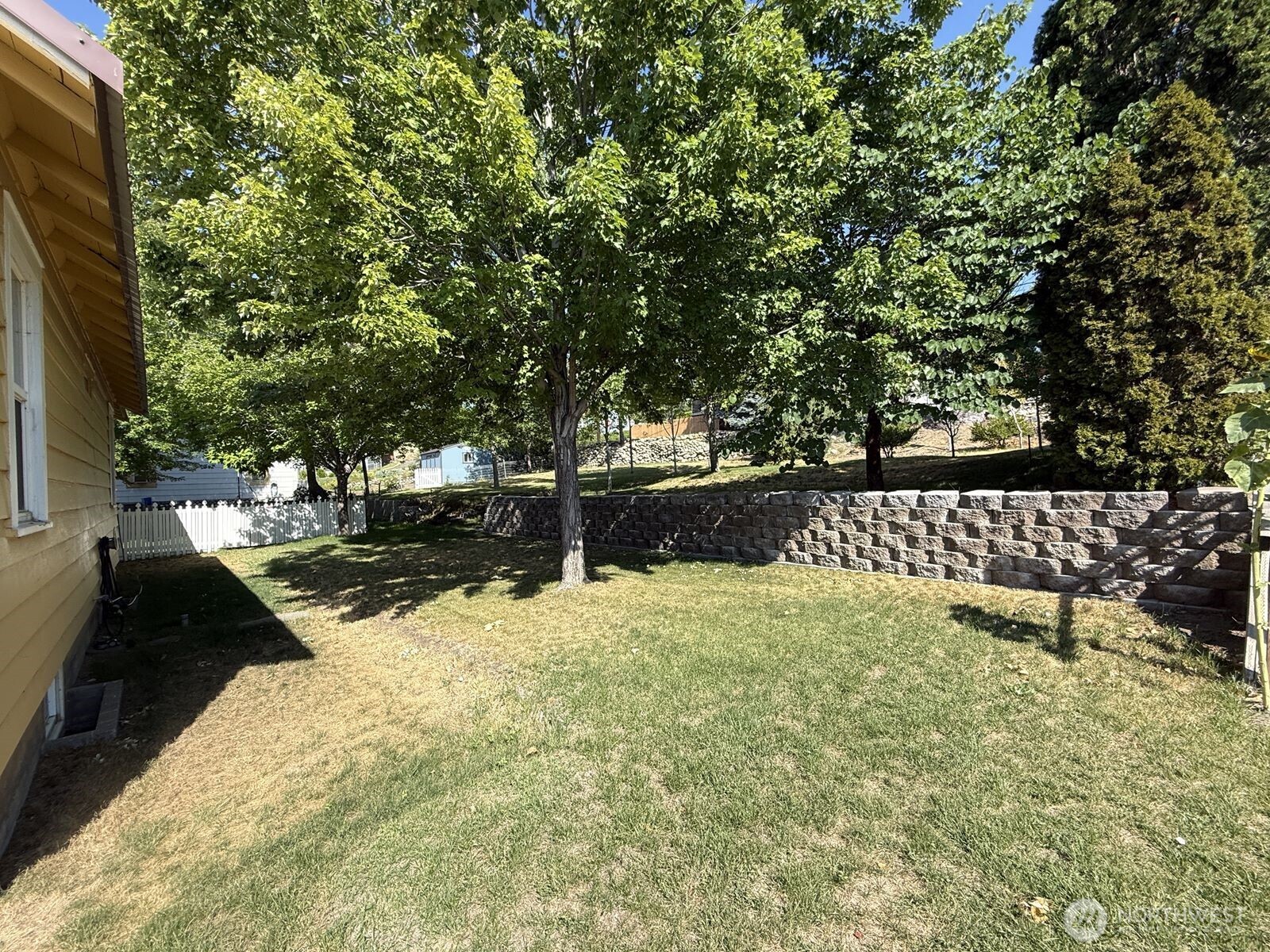 18 Cherry Avenue W, Omak, WA 98841-9707