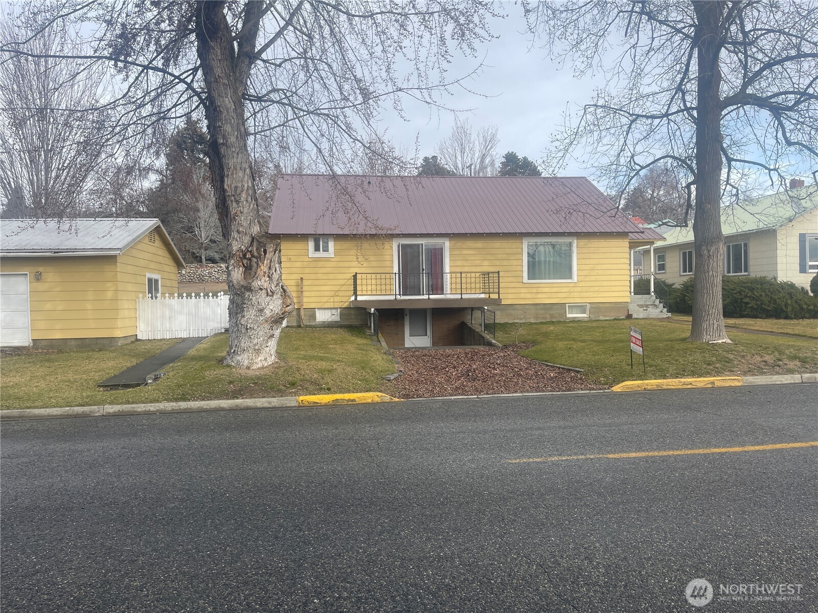 18 Cherry Avenue W, Omak, WA 98841-9707