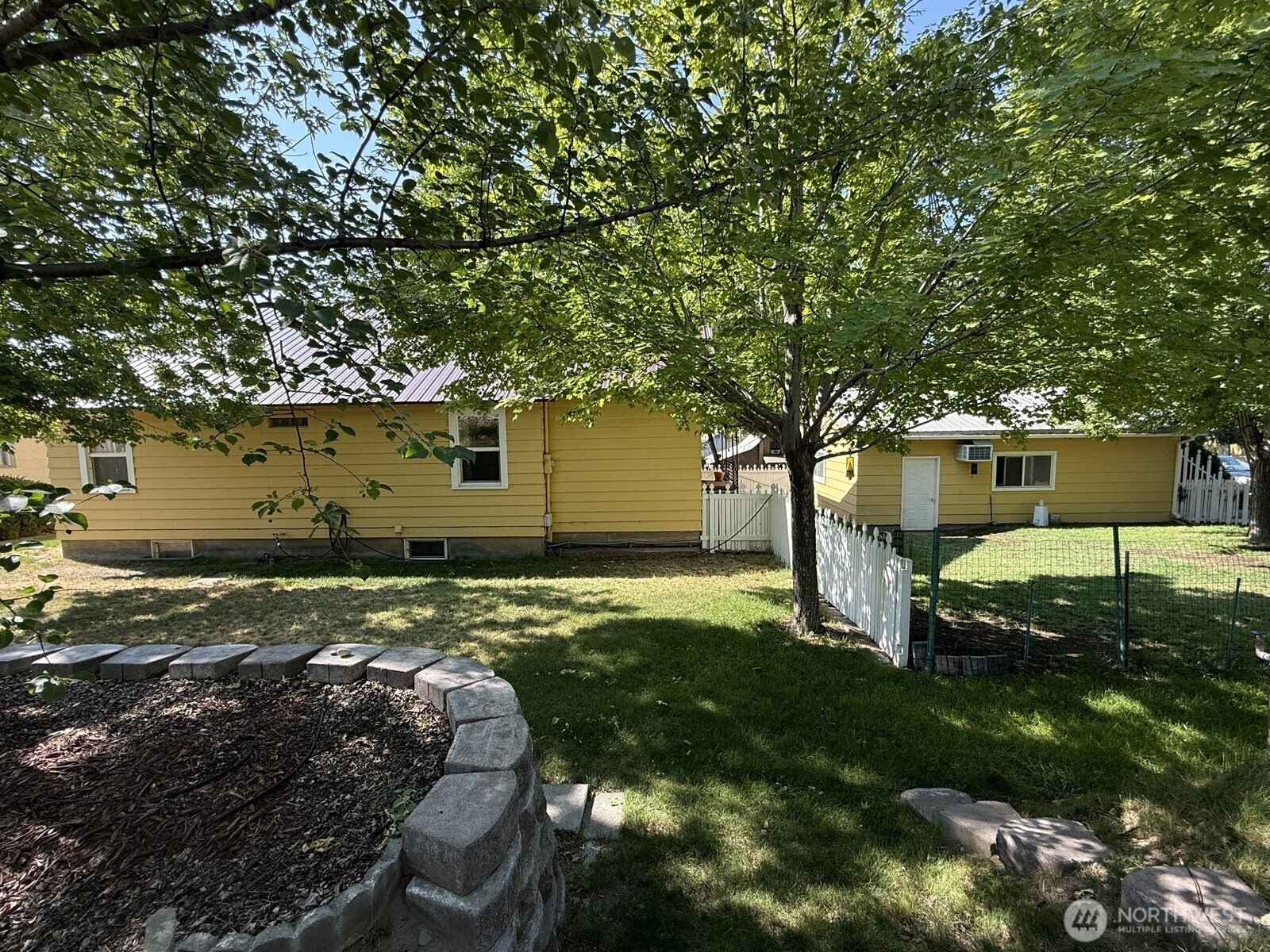18 Cherry Avenue W, Omak, WA 98841-9707