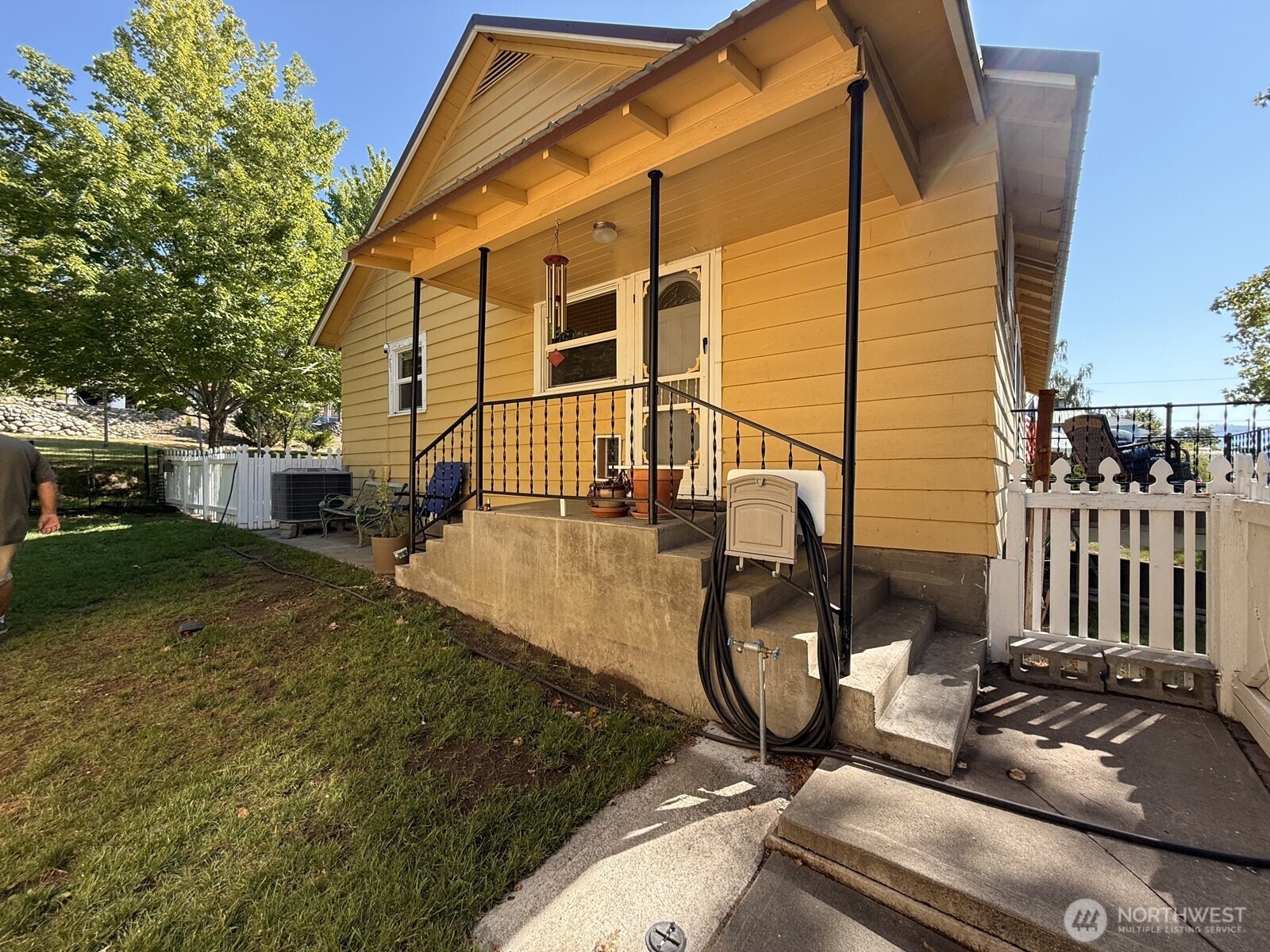 18 Cherry Avenue W, Omak, WA 98841-9707