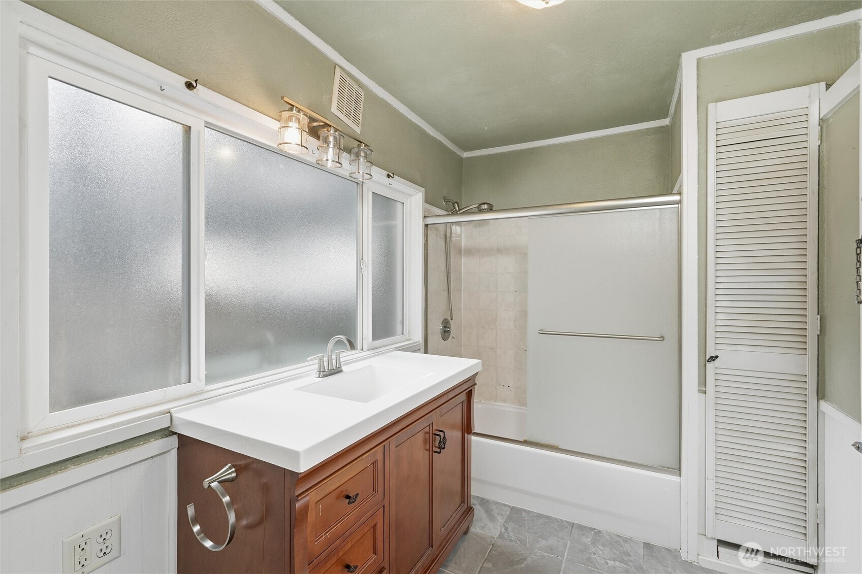 1215 S 10th Street , Mount Vernon, WA 98274