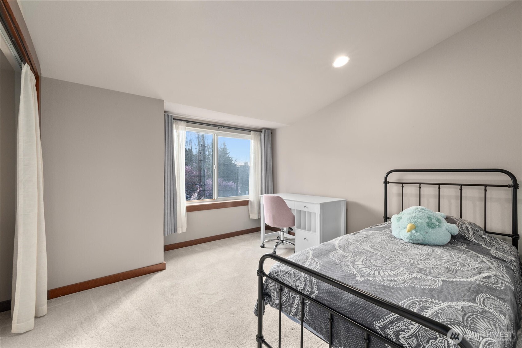 4005 7th Avenue NE, Seattle, WA 98105