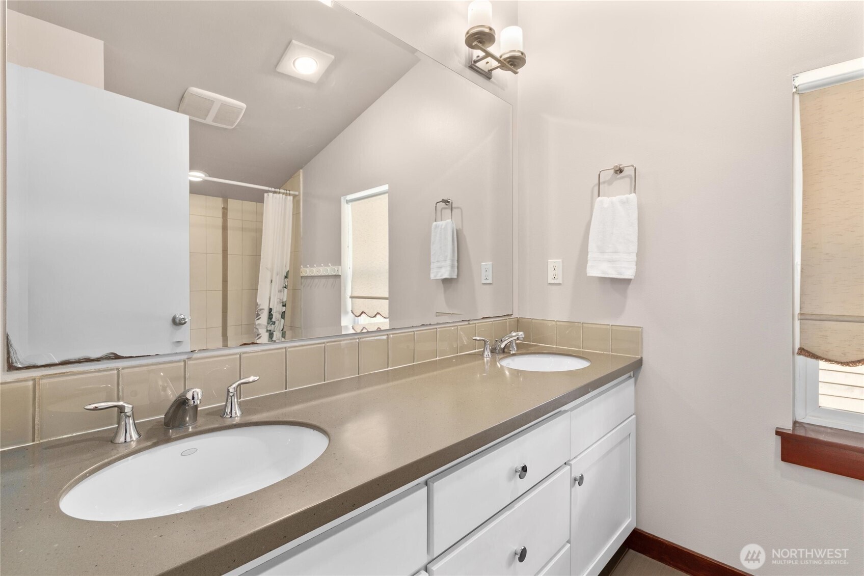 4005 7th Avenue NE, Seattle, WA 98105