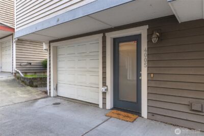 4005 7th Avenue NE, Seattle, WA 98105 - Photo 2