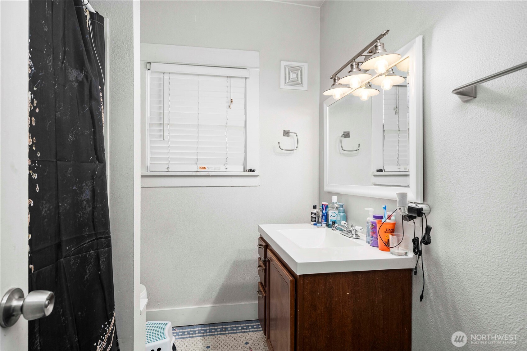 3812 S Thompson Avenue , Tacoma, WA 98418