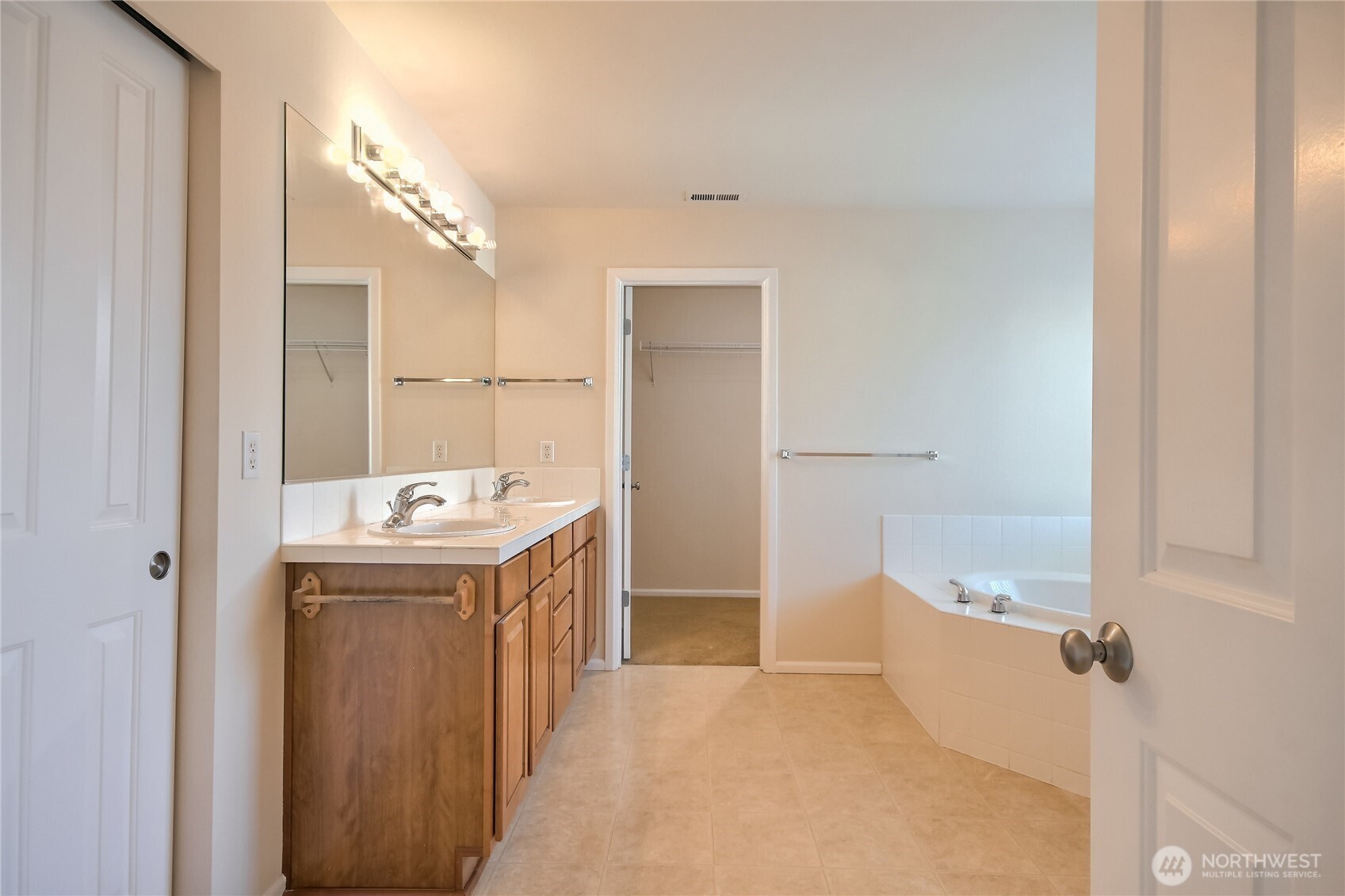 4036 Tribute Avenue E, Fife, WA 98424