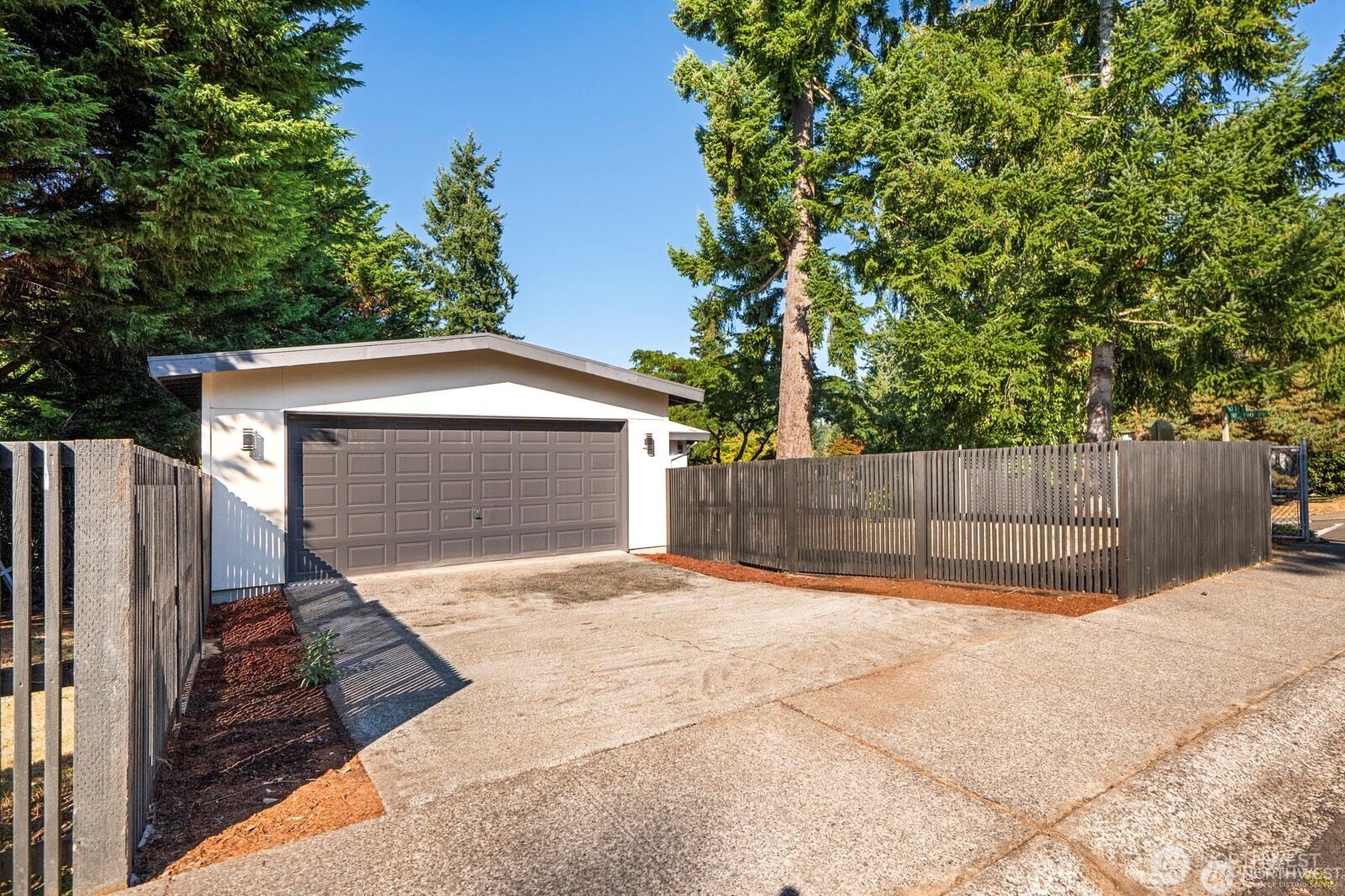 8801 NE 140th Place , Kirkland, WA 98034