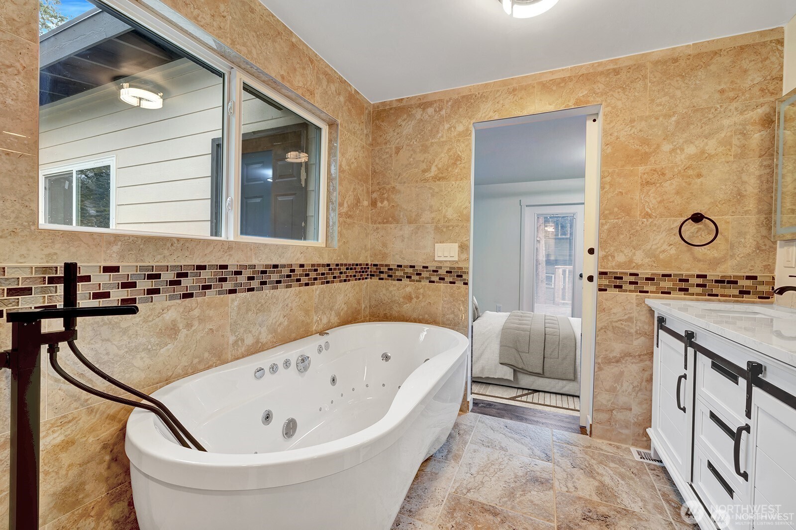 8801 NE 140th Place , Kirkland, WA 98034