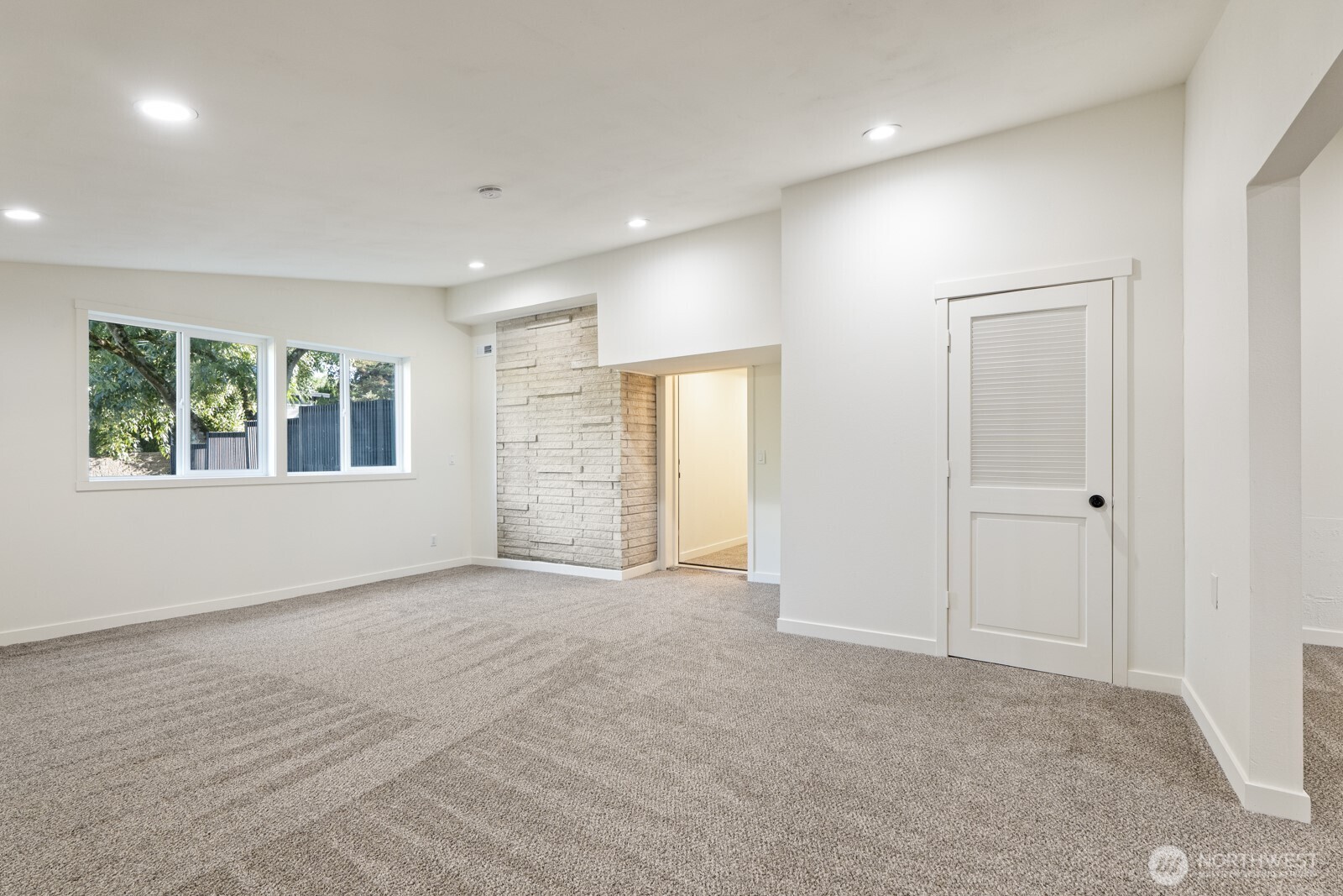8801 NE 140th Place , Kirkland, WA 98034