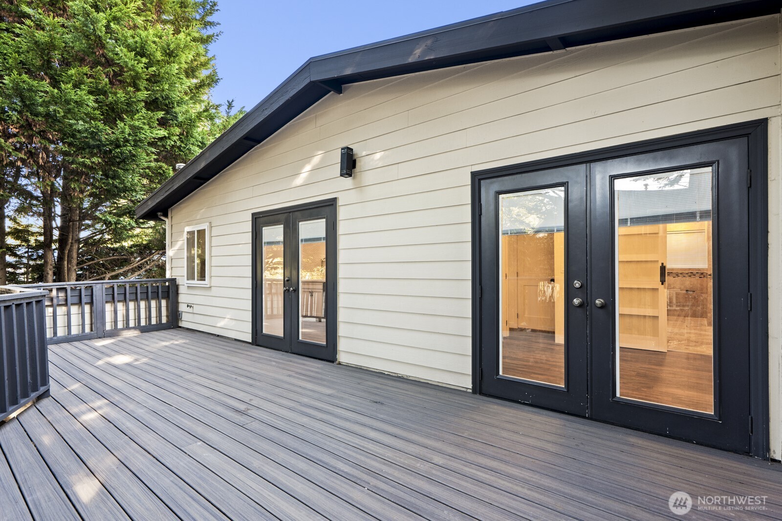 8801 NE 140th Place , Kirkland, WA 98034