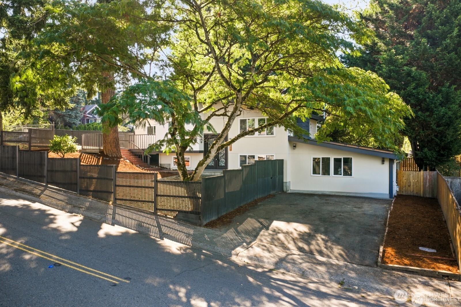 8801 NE 140th Place , Kirkland, WA 98034