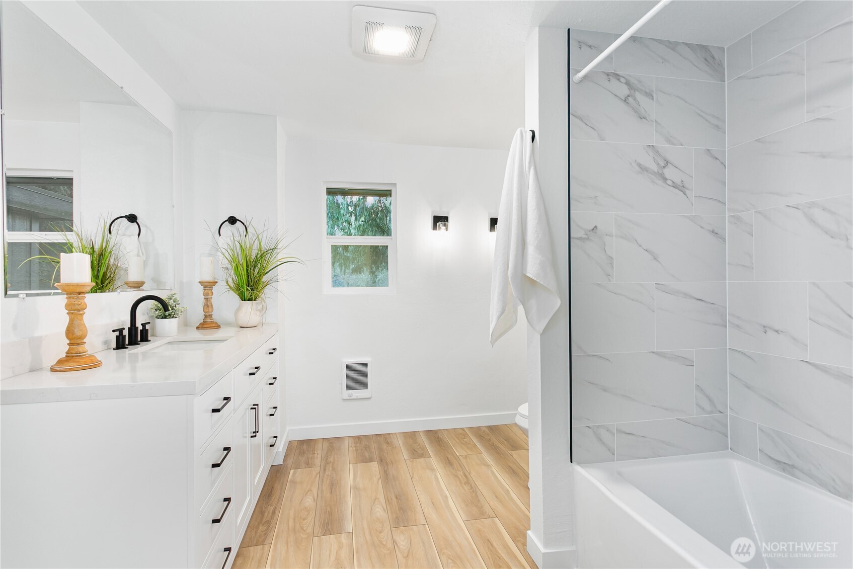 8021 NE Eglon Road , Kingston, WA 98346