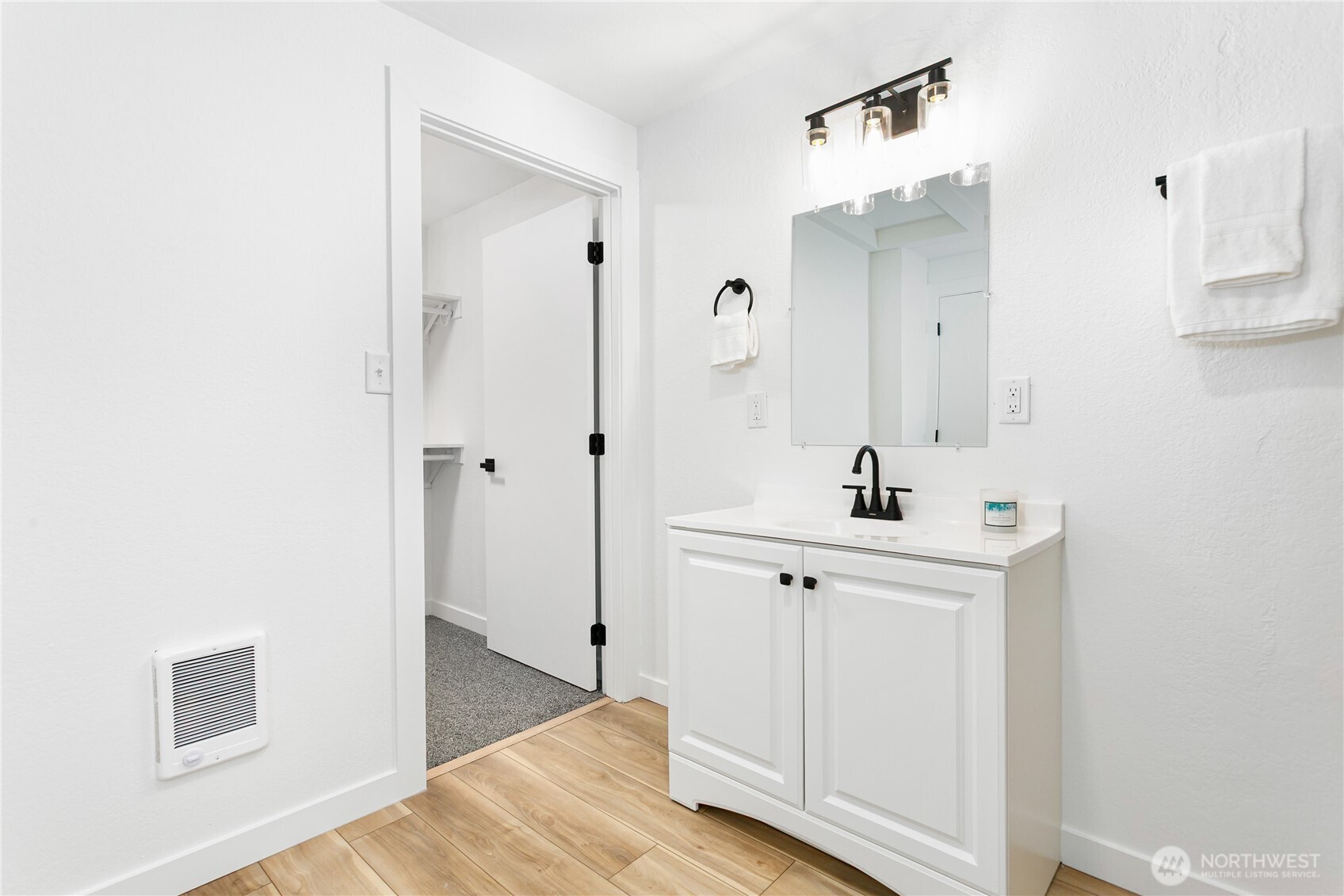 8021 NE Eglon Road , Kingston, WA 98346