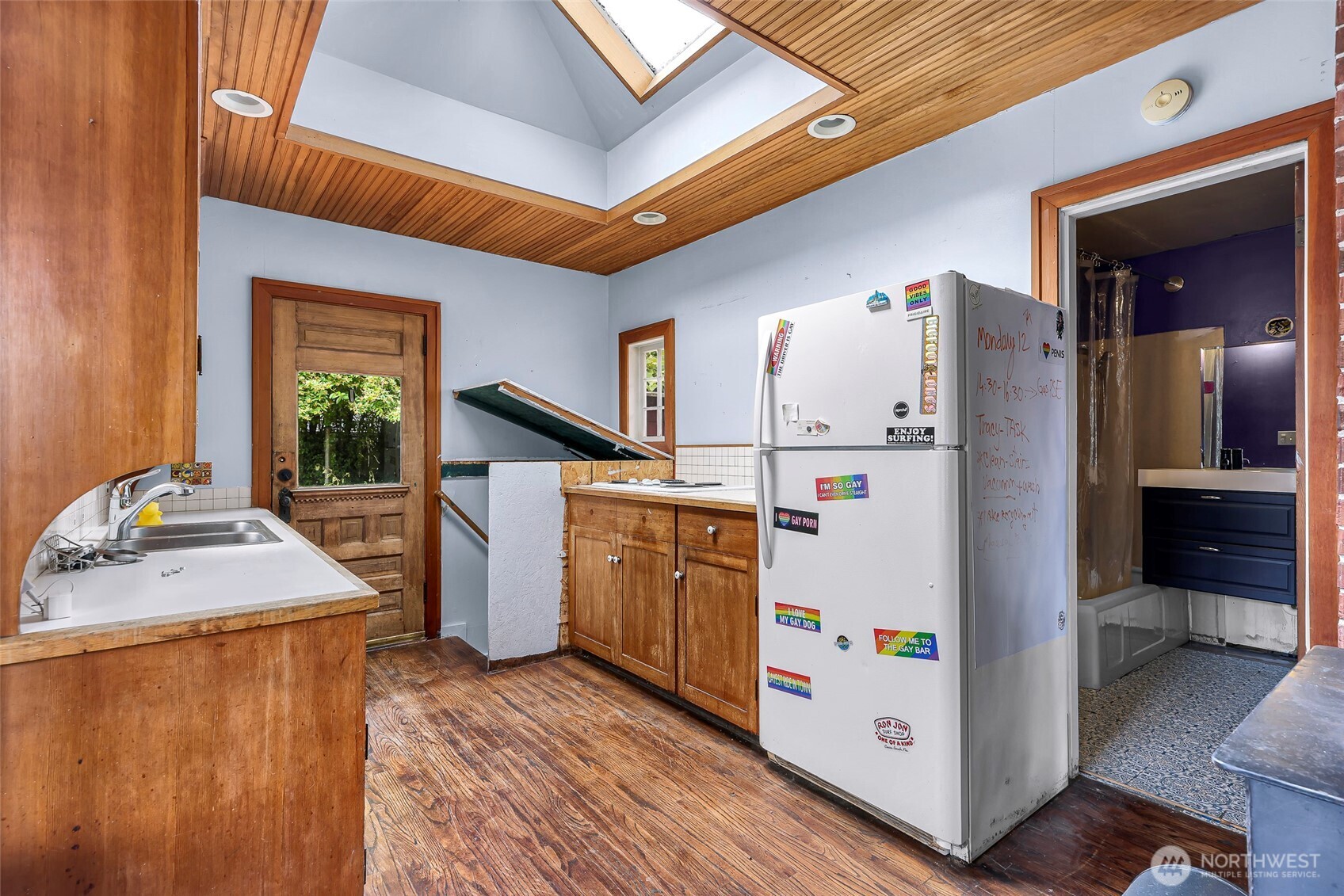 801 Newton Street , Seattle, WA 98109