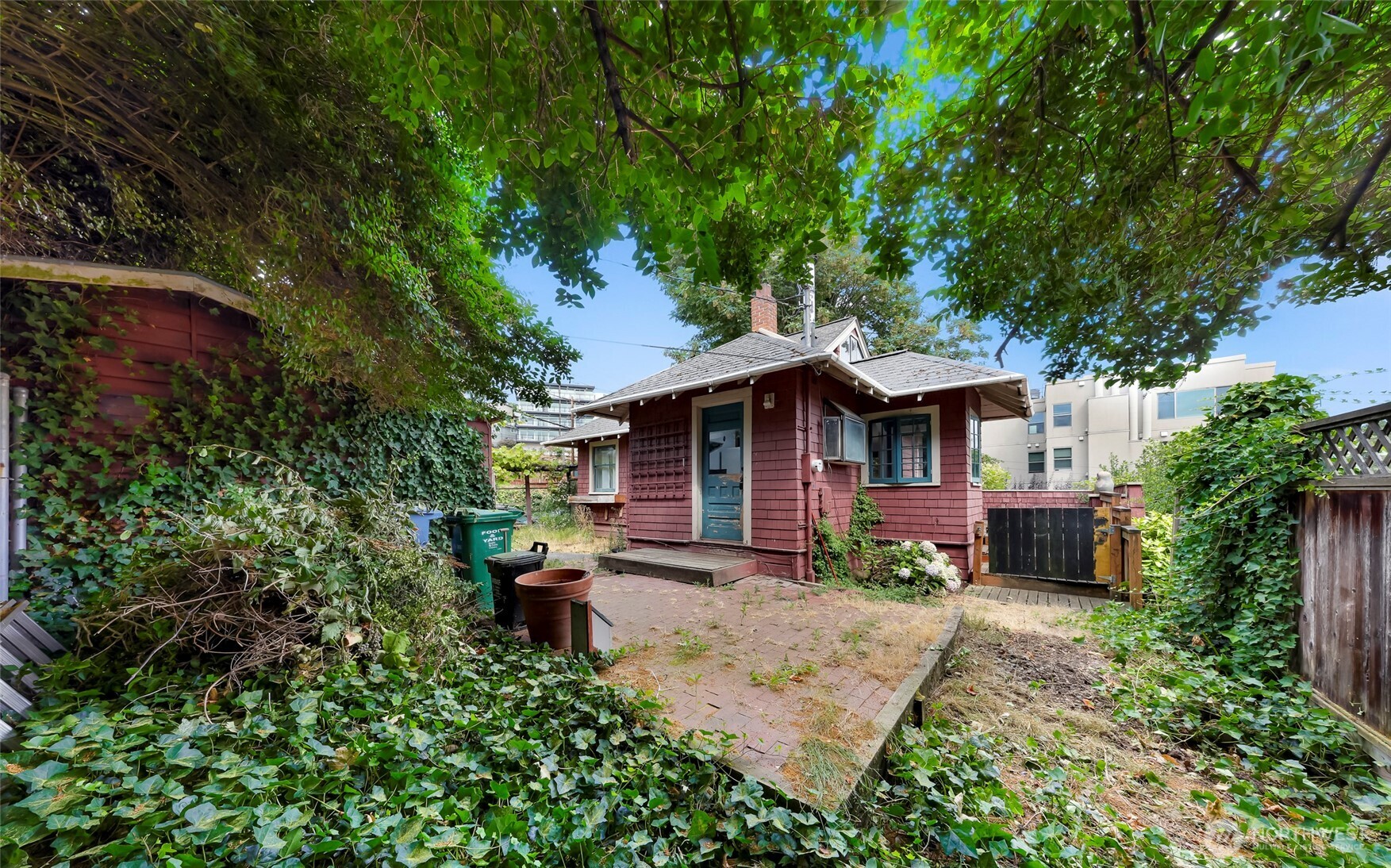 801 Newton Street , Seattle, WA 98109