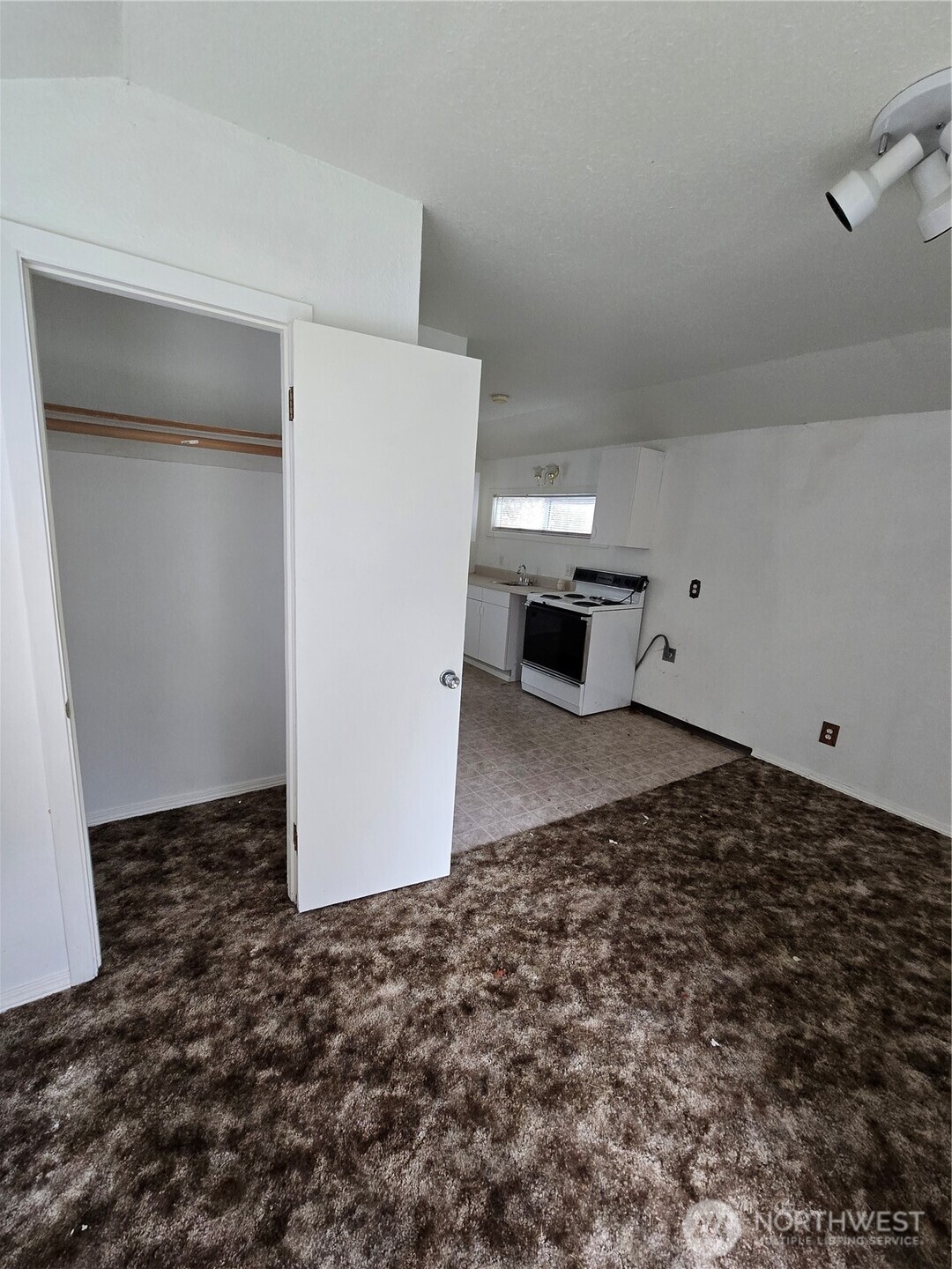 423 LONG Avenue , Kelso, WA 98626