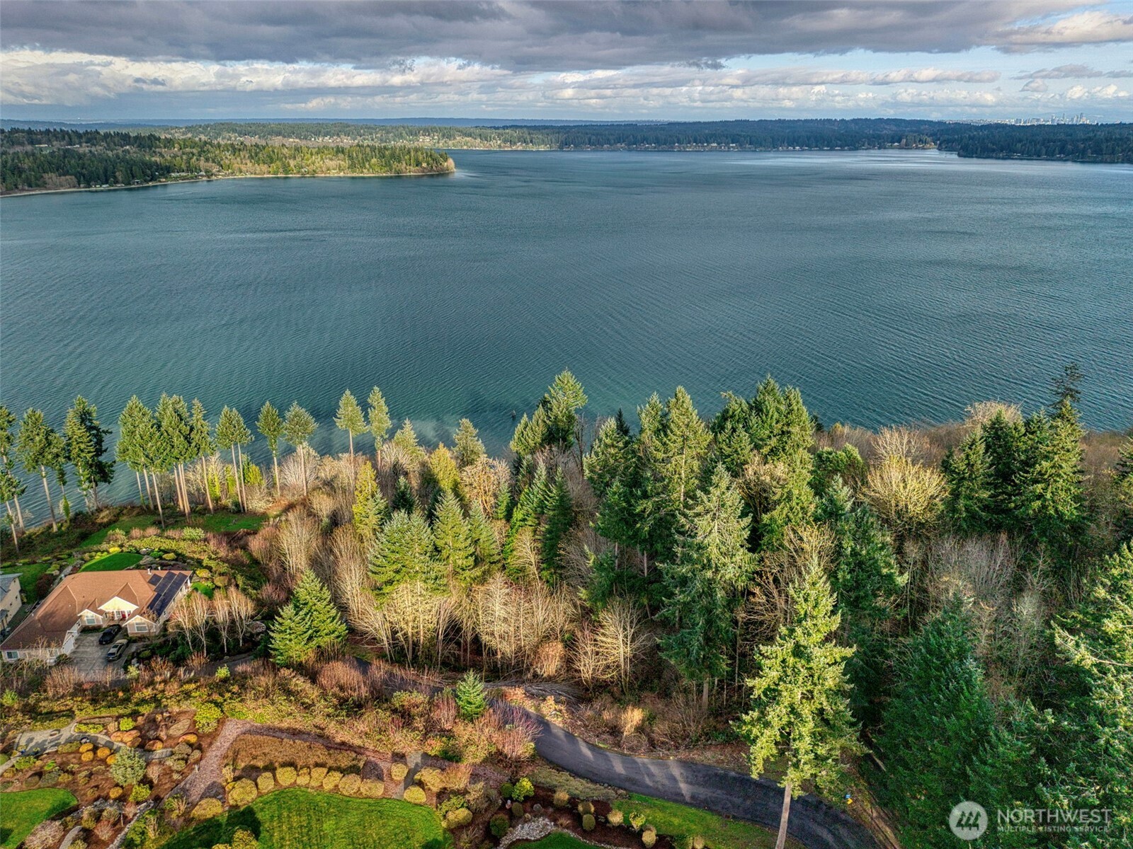 2401 NE Solar View Court , Poulsbo, WA 98345