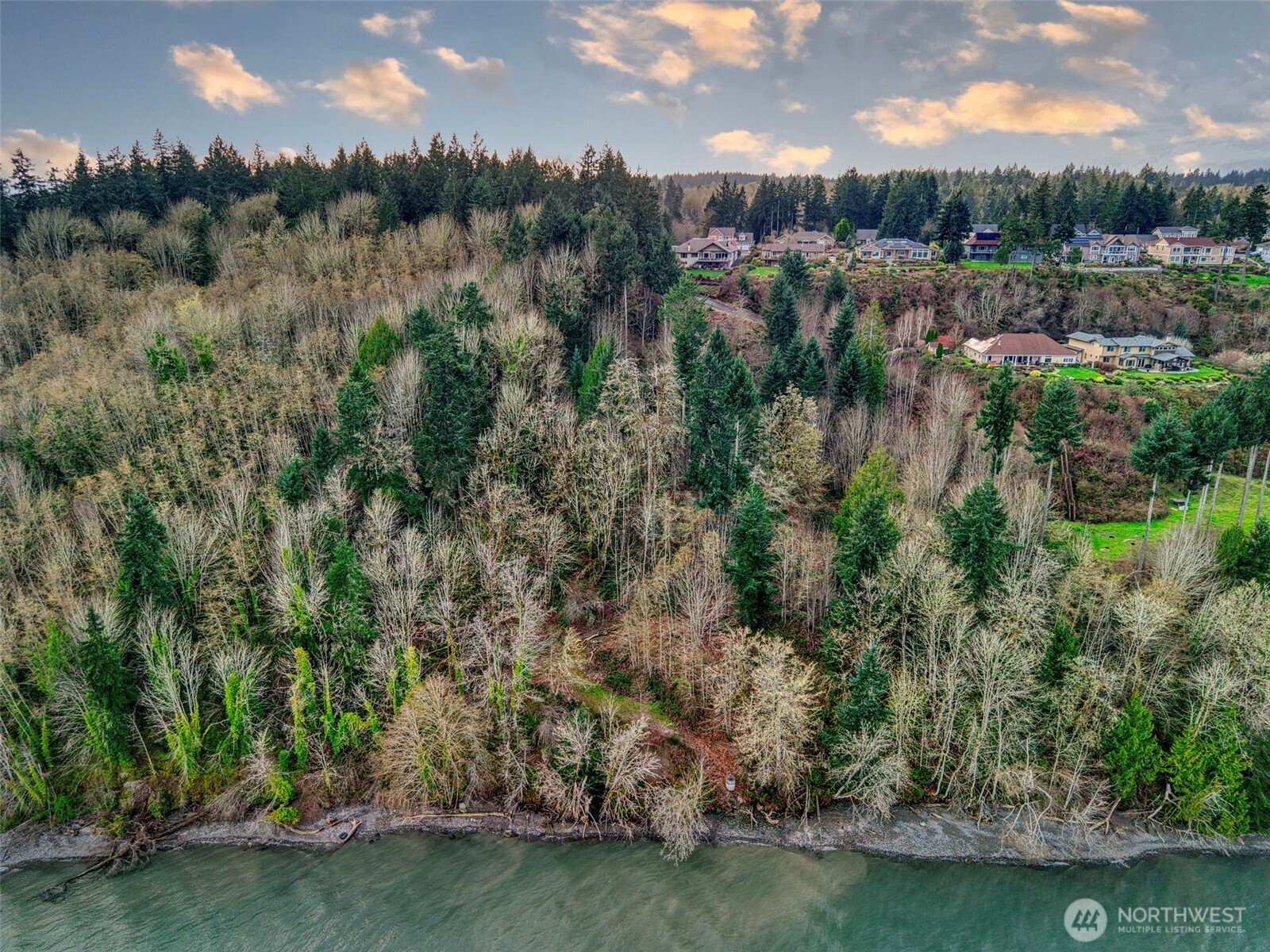 2401 NE Solar View Court , Poulsbo, WA 98345