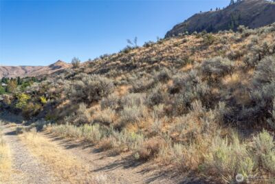 1 NNA Skyline Drive , Wenatchee, WA 98801 - Photo 6