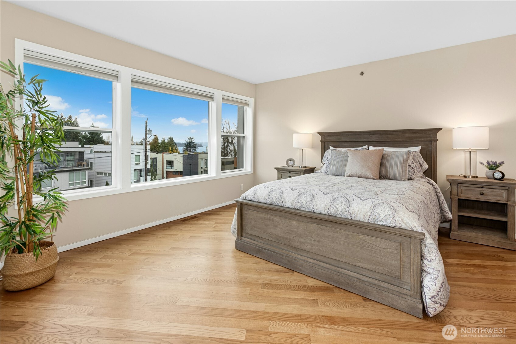 10128 NE 63rd Street , Kirkland, WA 98033