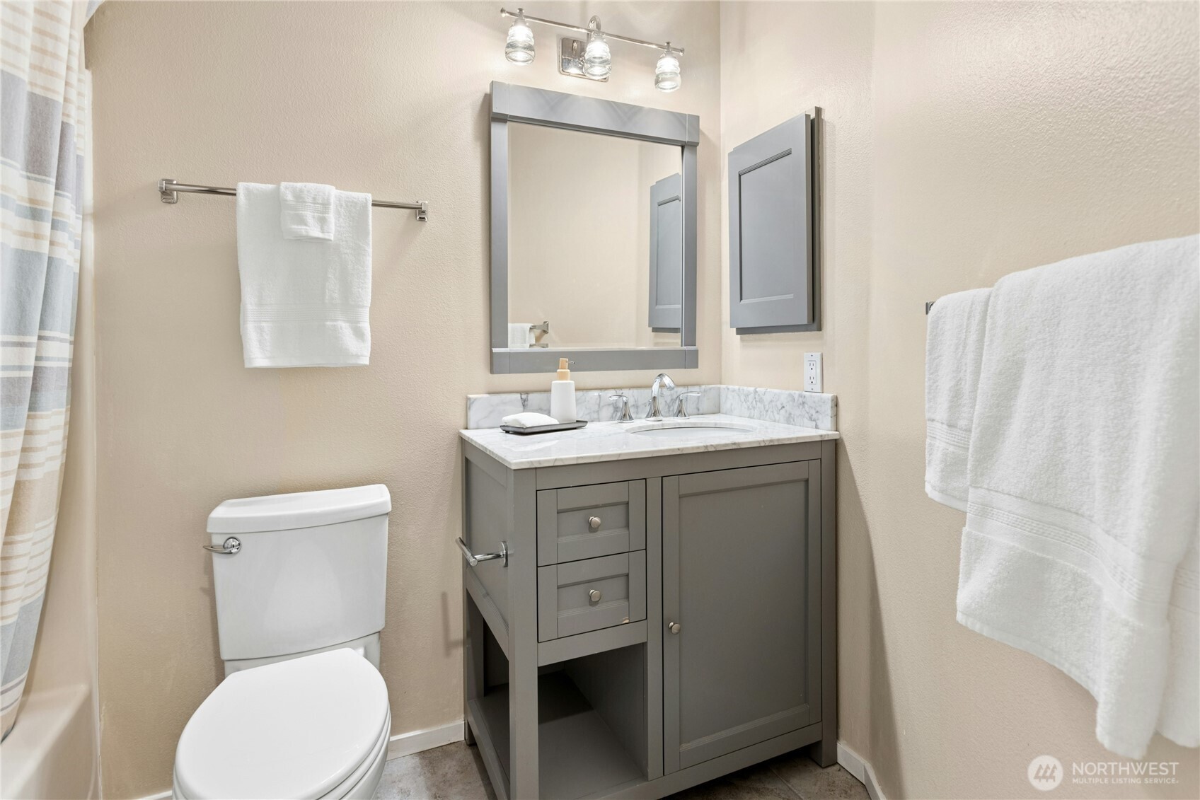 10128 NE 63rd Street , Kirkland, WA 98033
